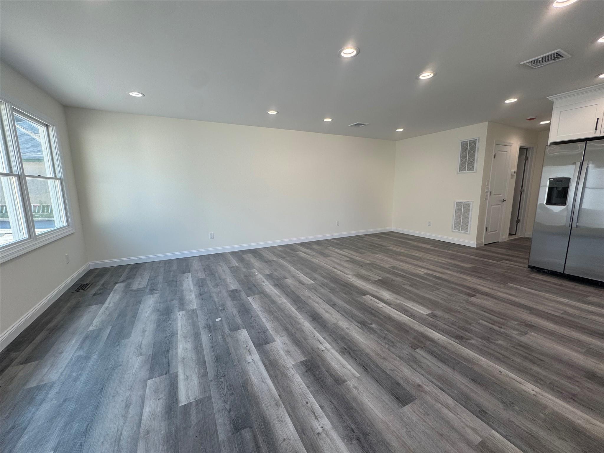 #6 photo, 102B Elm Avenue, Glen Cove , NY 11542