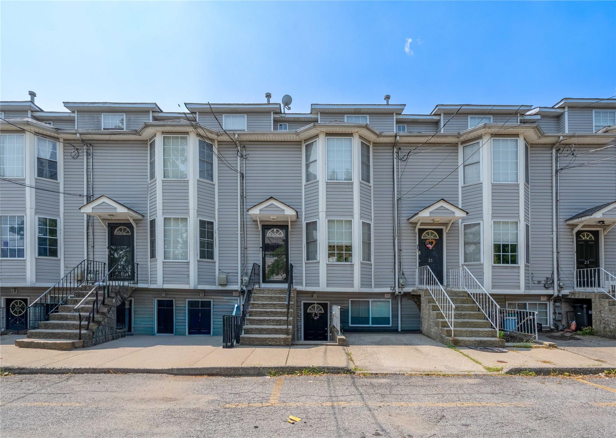 #1 photo, 19 Laguna Lane, स्टेटन द्वीप Staten Island , NY 10303