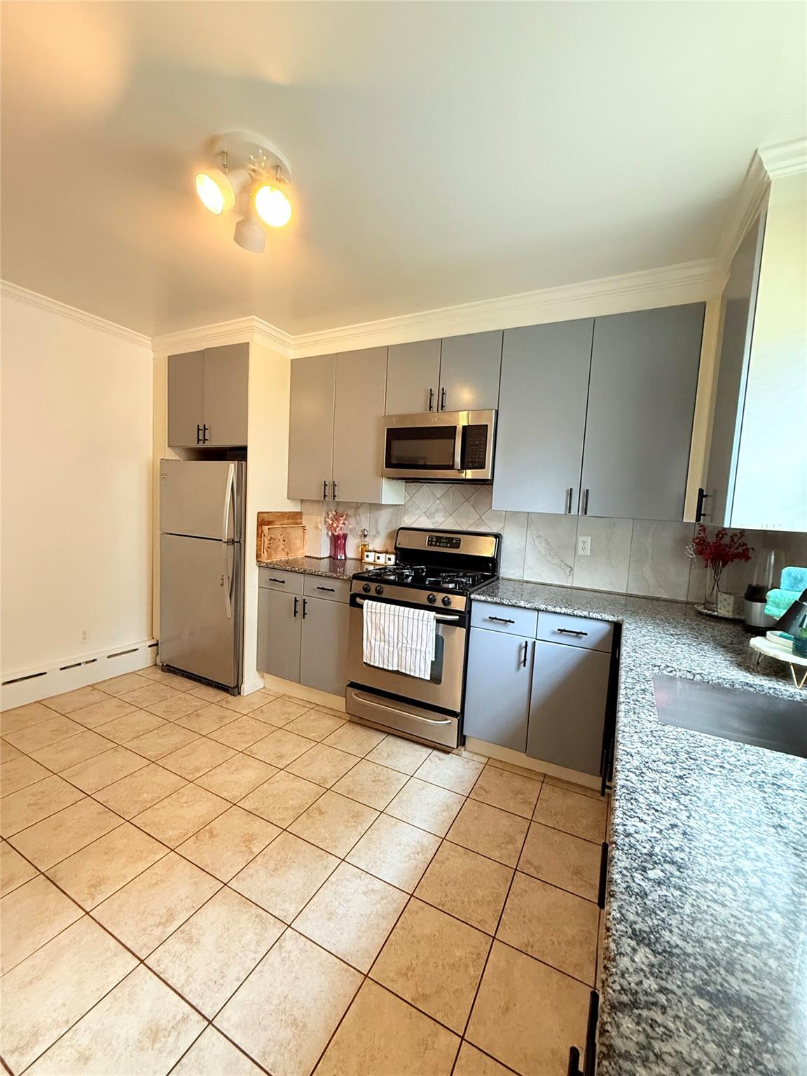 #8 photo, 815 Carpenter Place, Mamaroneck , NY 10543