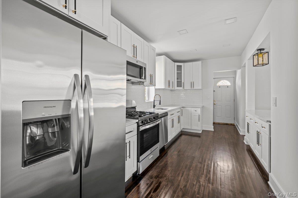 #15 photo, 916 Clarence Avenue, Bronx , NY 10465