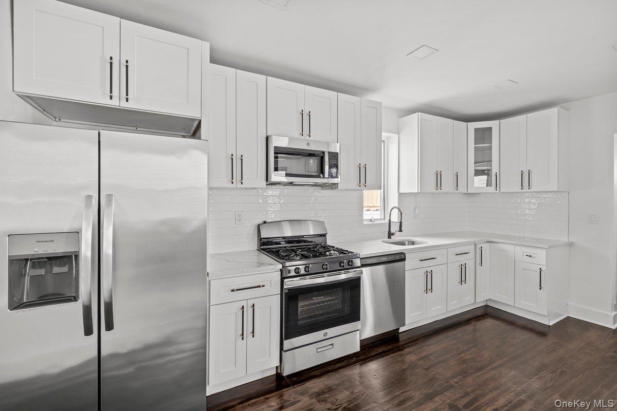 #16 photo, 916 Clarence Avenue, Bronx , NY 10465