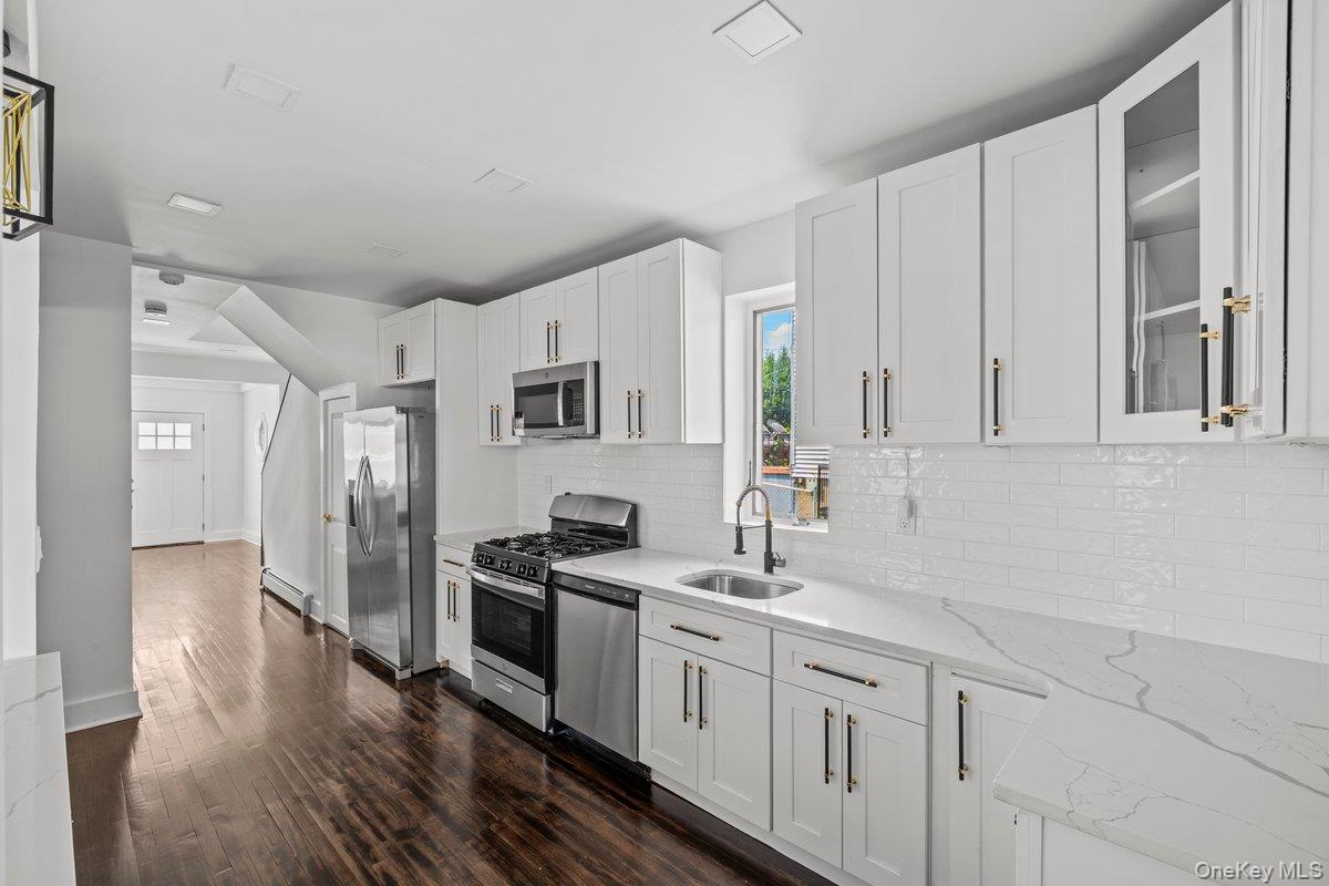 #17 photo, 916 Clarence Avenue, Bronx , NY 10465