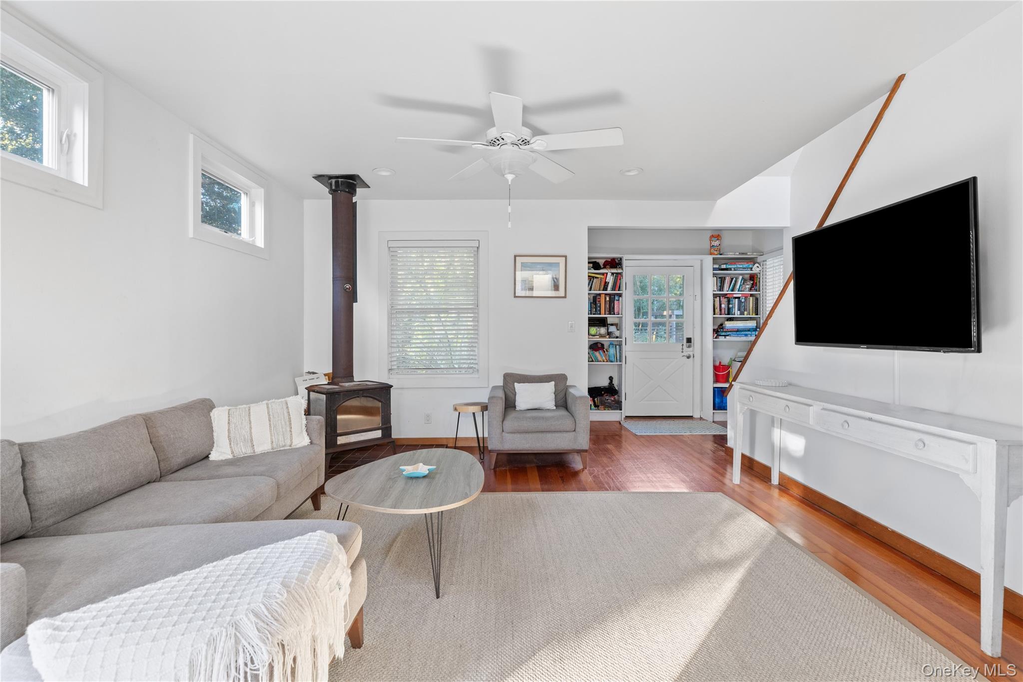 #17 photo, 38 Homesite Avenue, サフォーク郡 Seaview , NY 11770