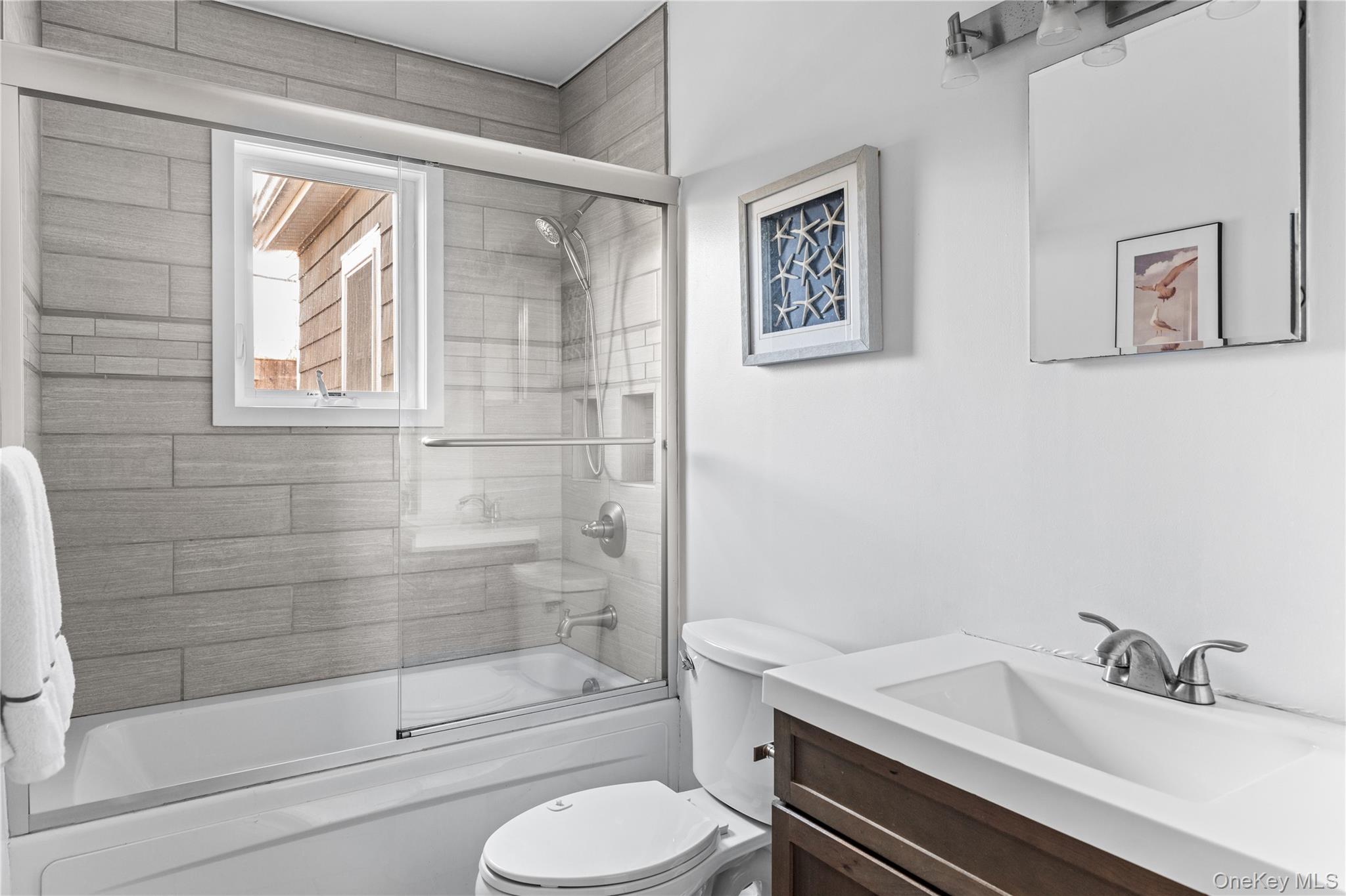 #20 photo, 38 Homesite Avenue, サフォーク郡 Seaview , NY 11770