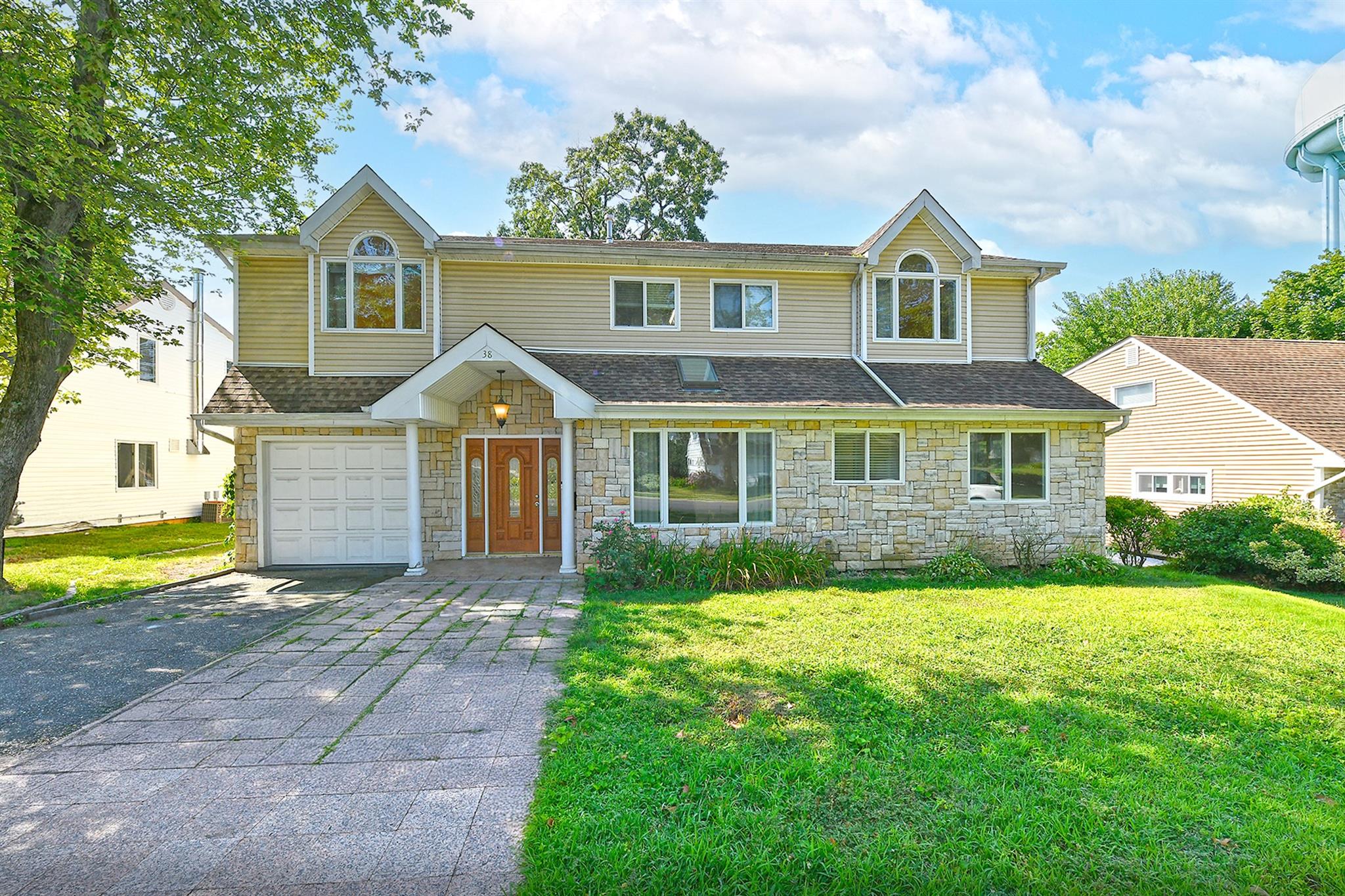 #1 photo, 38 Wakefield Avenue, Port Washington , NY 11050