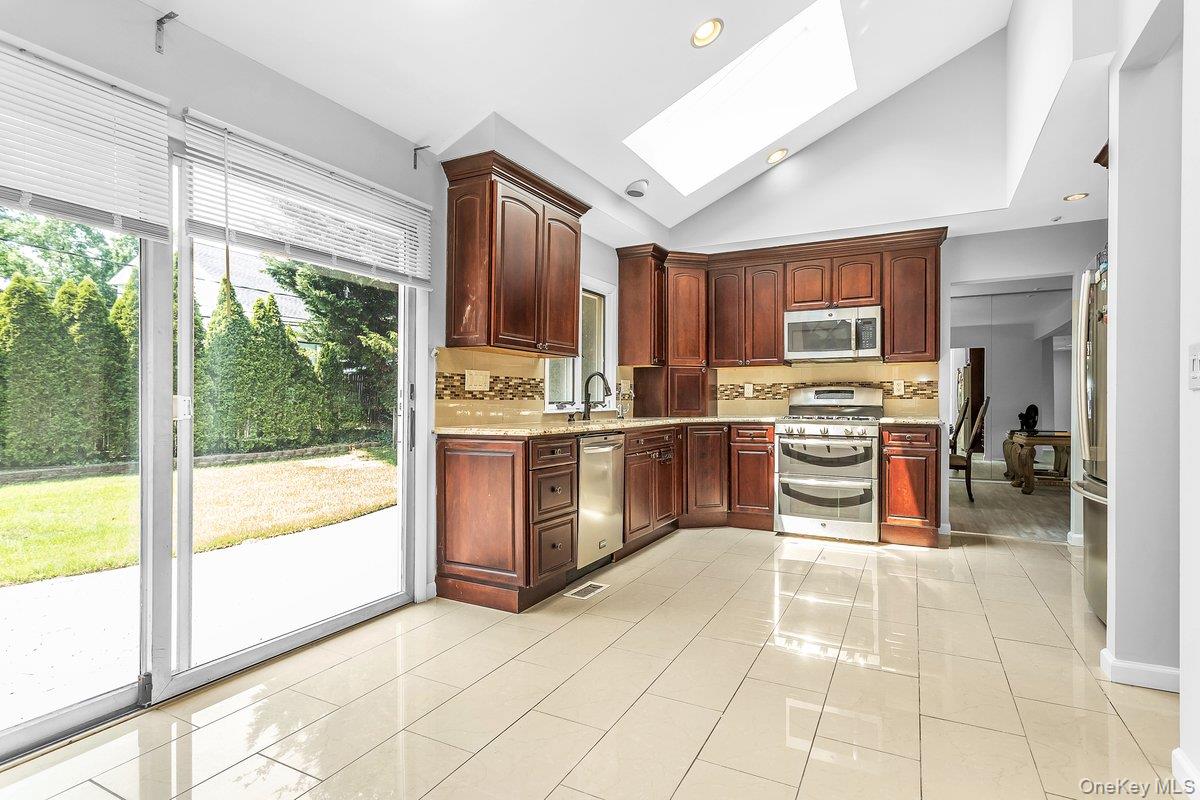 #12 photo, 83 The Dell, Searingtown , NY 11507