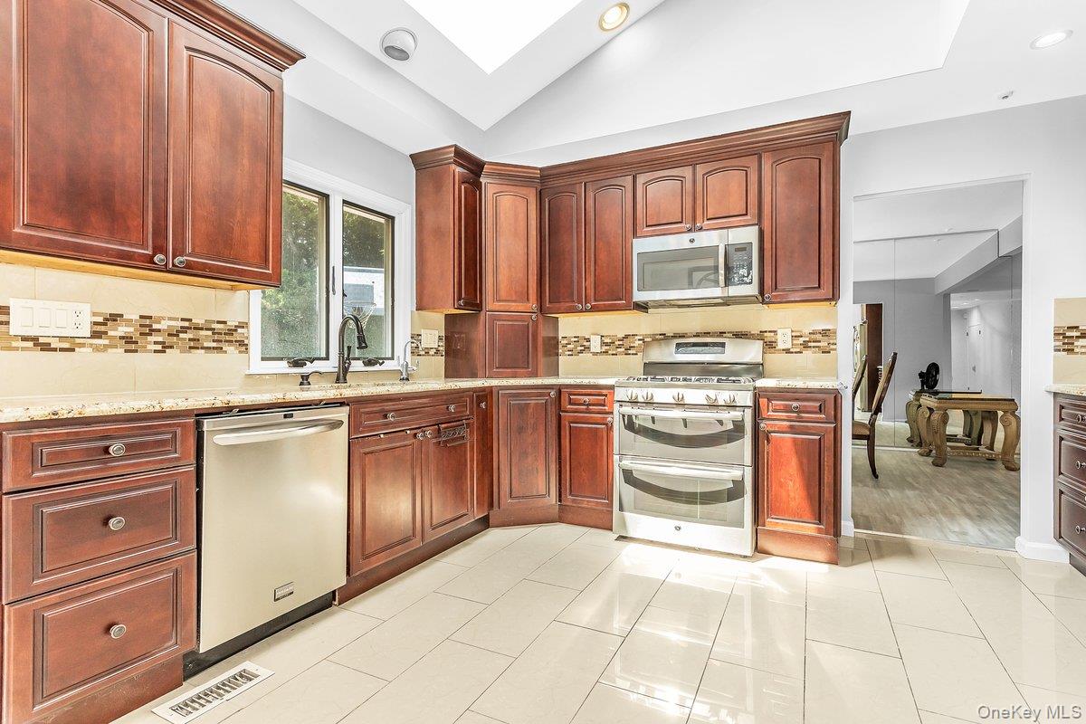 #14 photo, 83 The Dell, Searingtown , NY 11507