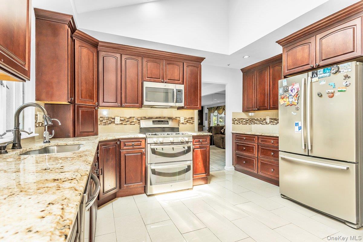 #15 photo, 83 The Dell, Searingtown , NY 11507