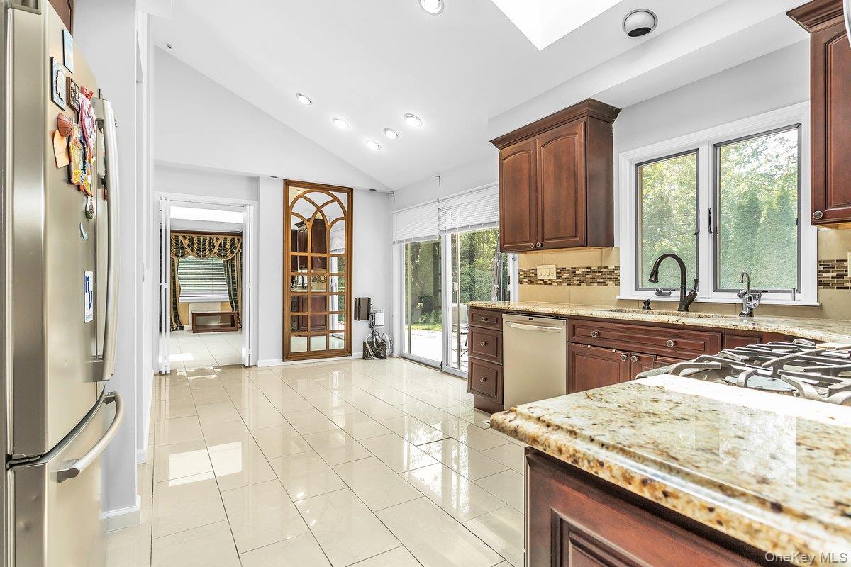 #16 photo, 83 The Dell, Searingtown , NY 11507