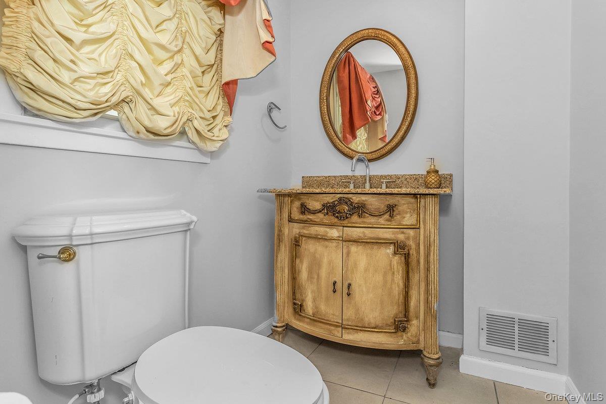 #19 photo, 83 The Dell, Searingtown , NY 11507