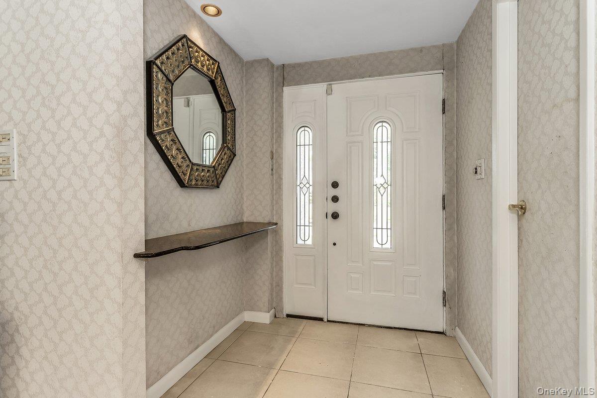 #4 photo, 83 The Dell, Searingtown , NY 11507