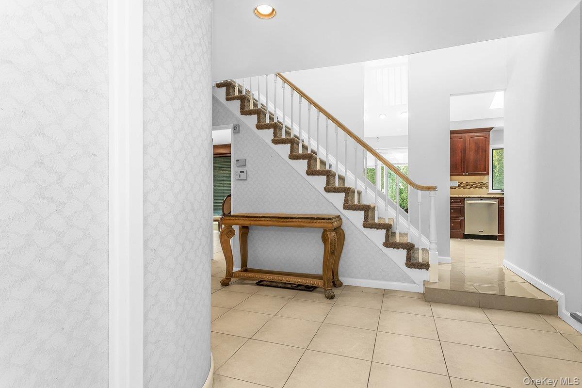 #5 photo, 83 The Dell, Searingtown , NY 11507