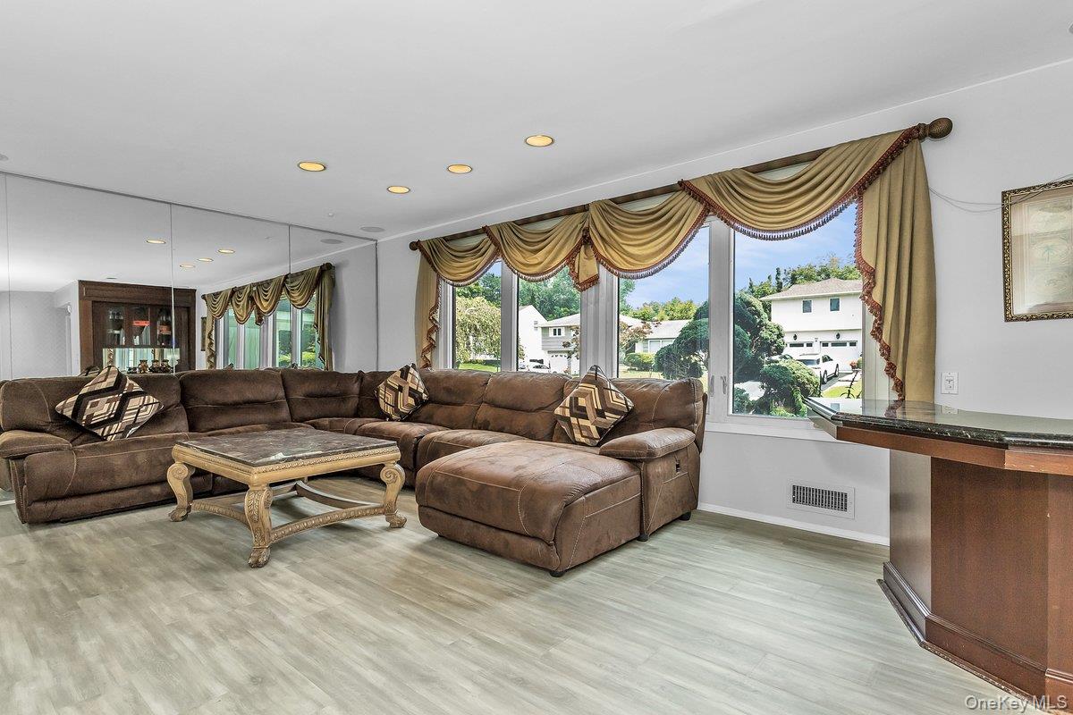 #6 photo, 83 The Dell, Searingtown , NY 11507