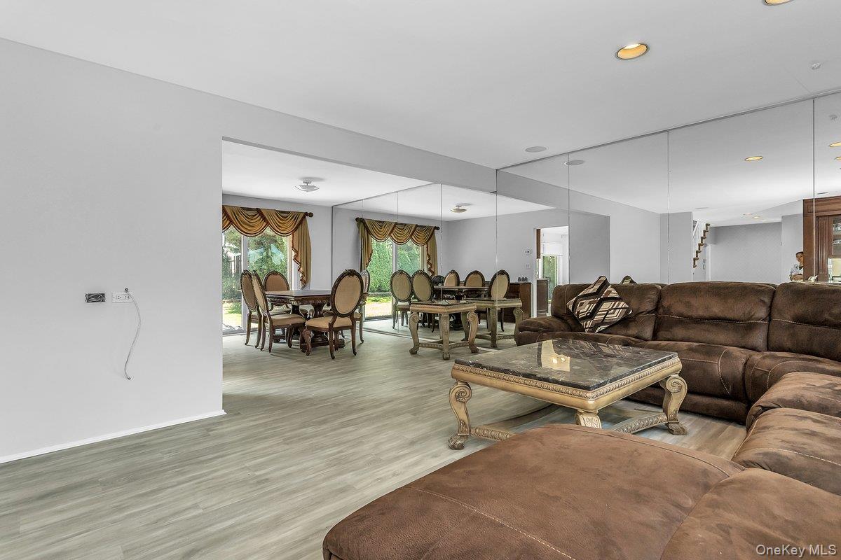 #8 photo, 83 The Dell, Searingtown , NY 11507