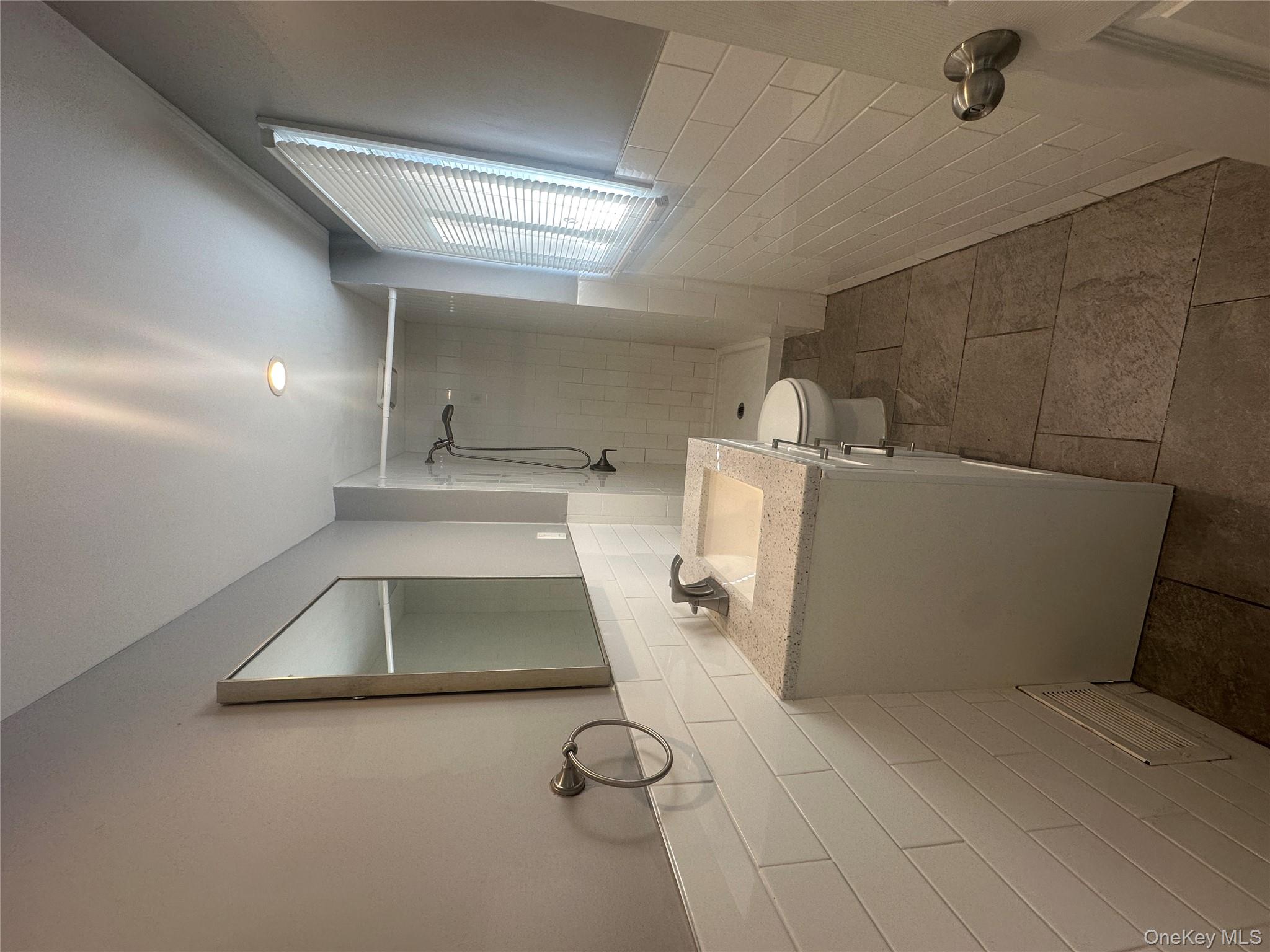 #11 photo, 8 Maryanne Avenue, サフォーク郡 Port Jefferson Station , NY 11776