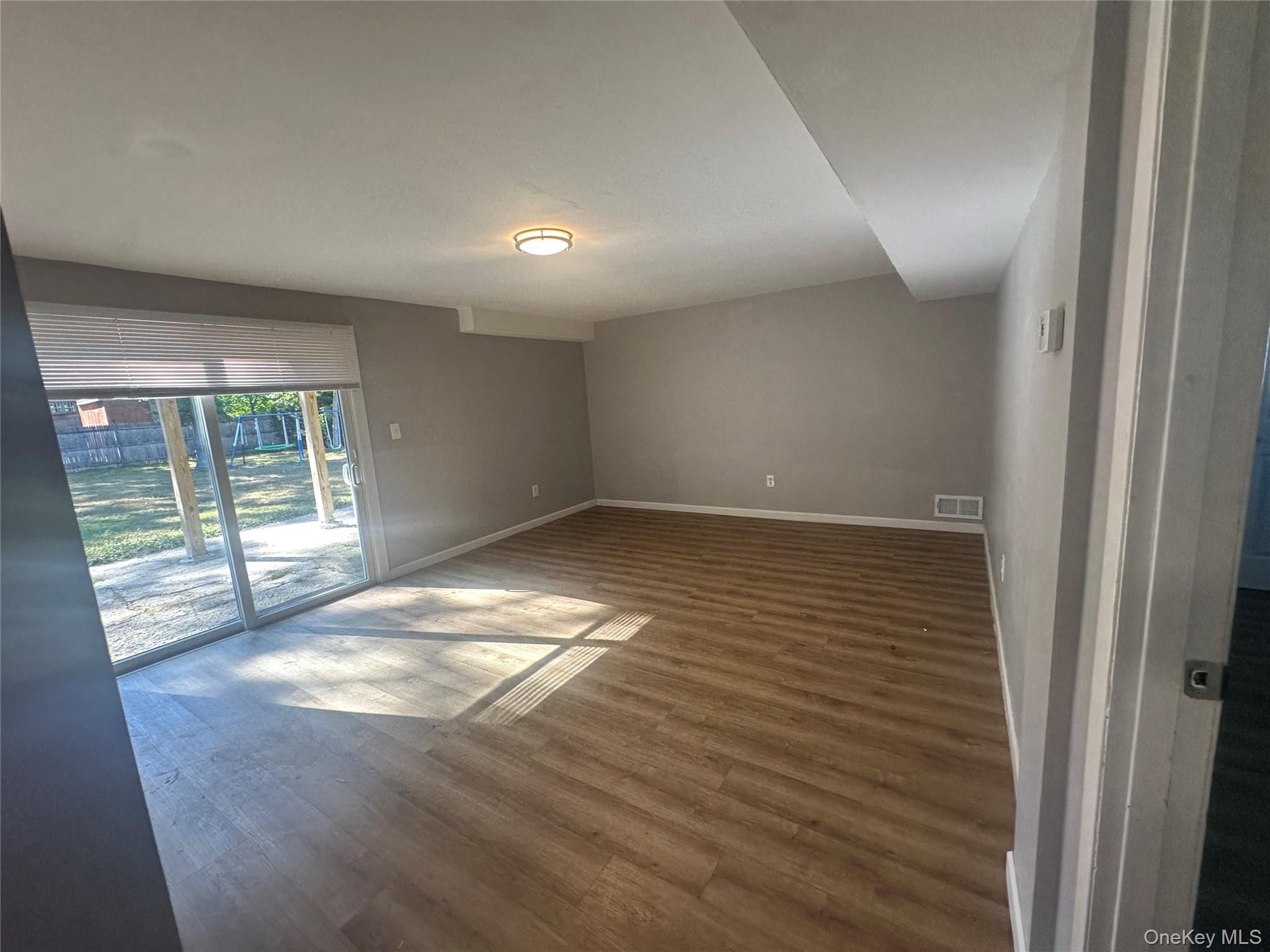 #13 photo, 8 Maryanne Avenue, サフォーク郡 Port Jefferson Station , NY 11776