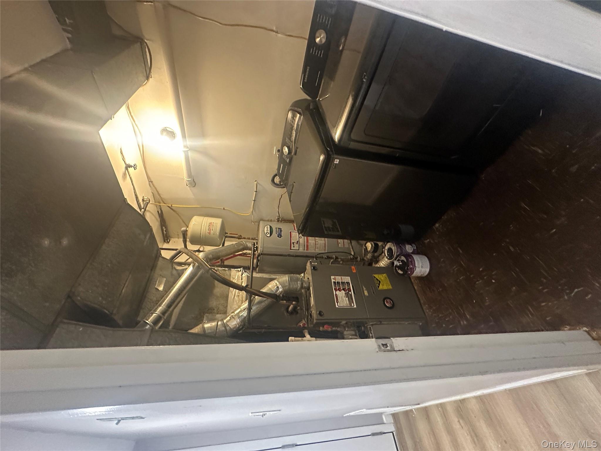 #16 photo, 8 Maryanne Avenue, サフォーク郡 Port Jefferson Station , NY 11776