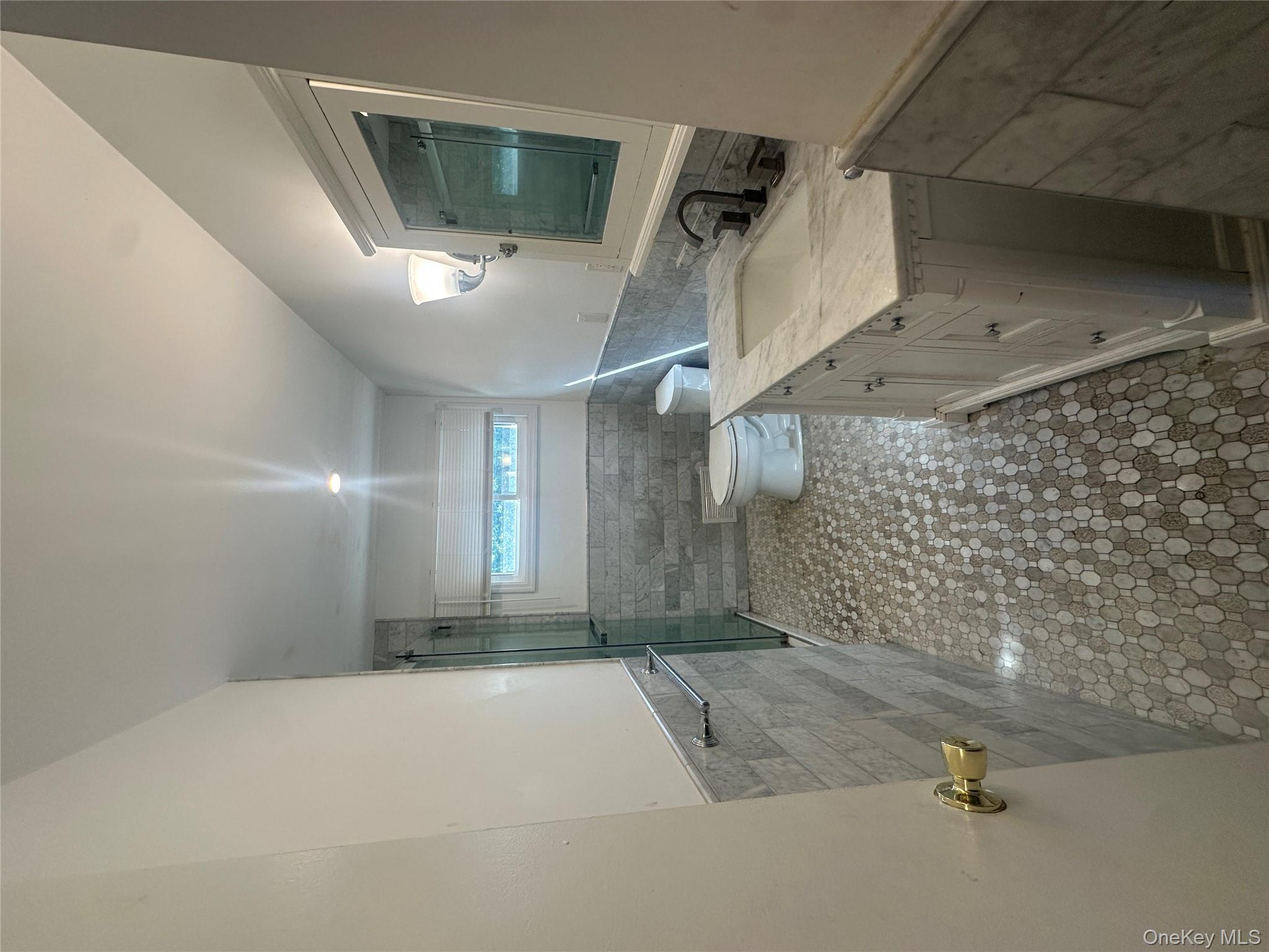 #7 photo, 8 Maryanne Avenue, サフォーク郡 Port Jefferson Station , NY 11776