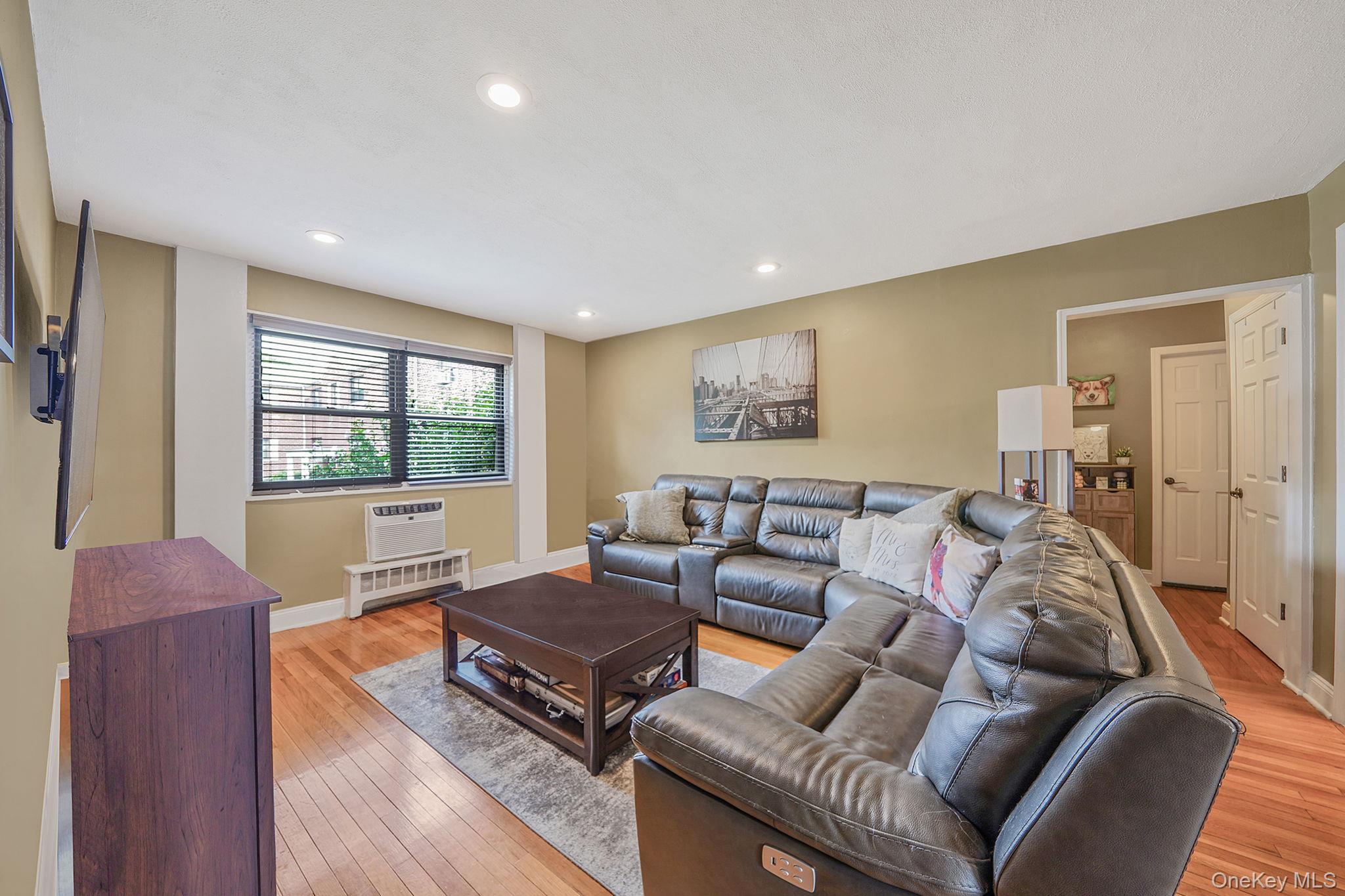 #8 photo, 155-29 84th Street, クイーンズ区 Howard Beach , NY 11414