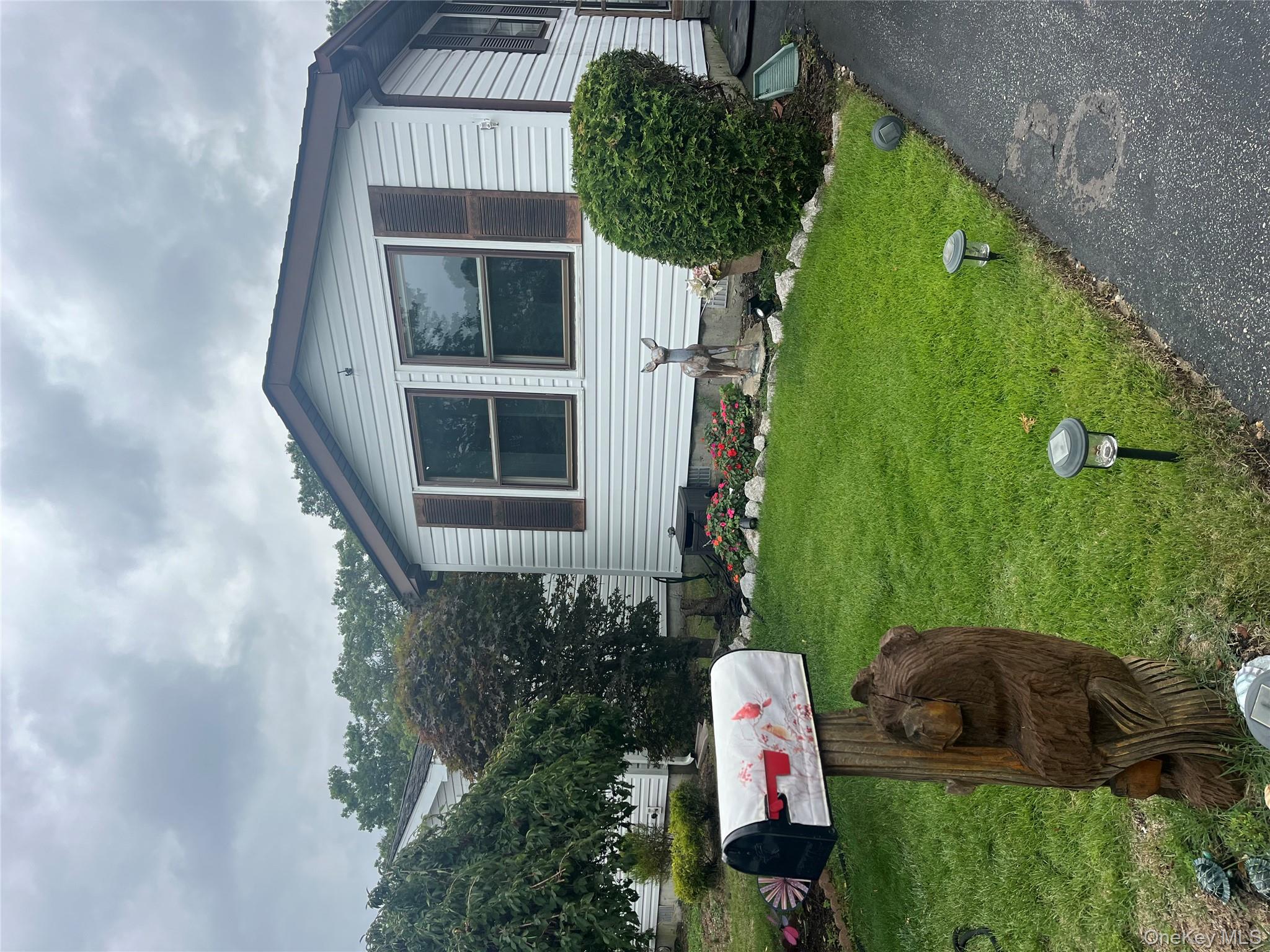 #2 photo, 93 Village Circle, サフォーク郡 Manorville , NY 11949