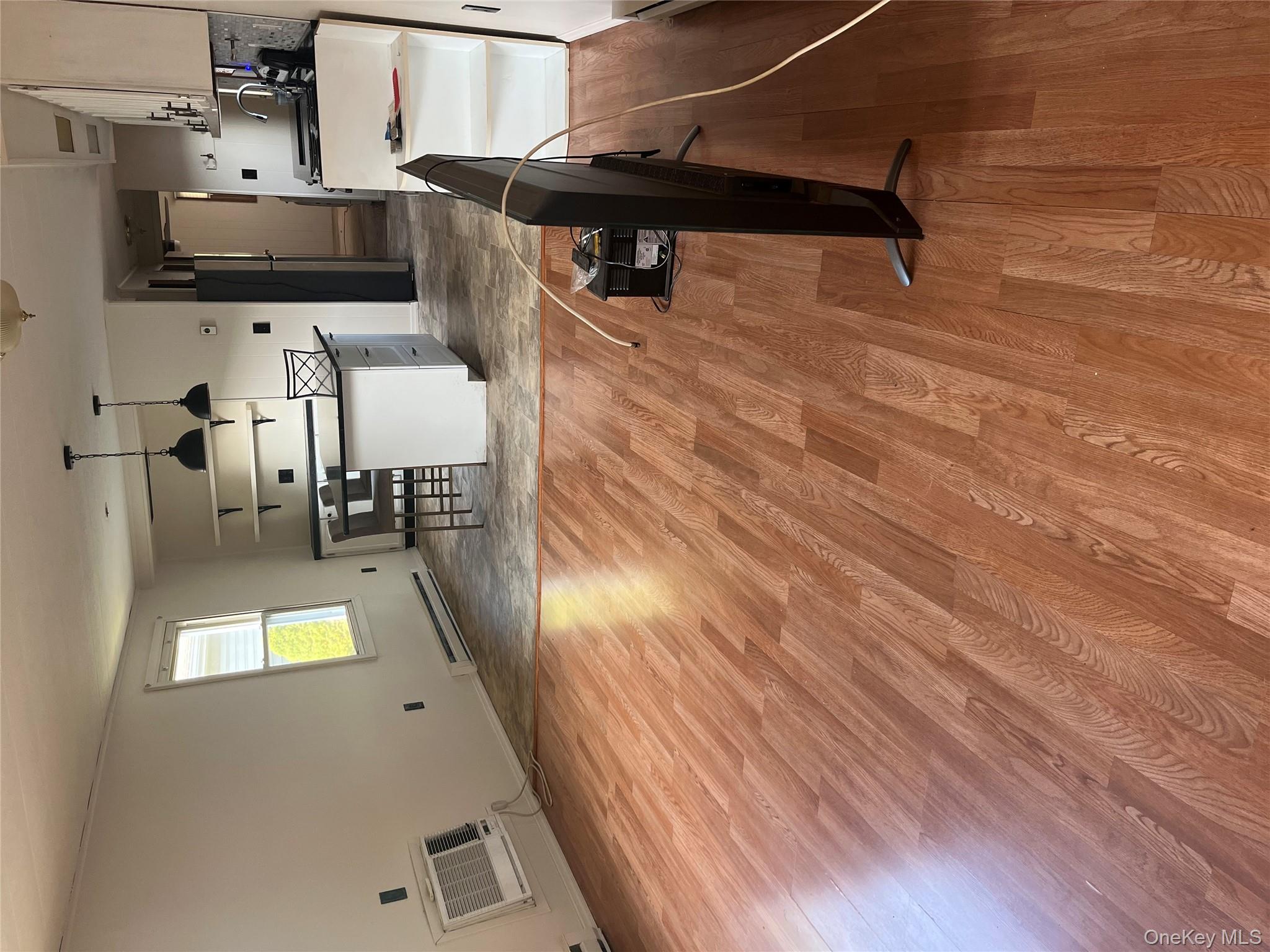 #5 photo, 93 Village Circle, サフォーク郡 Manorville , NY 11949