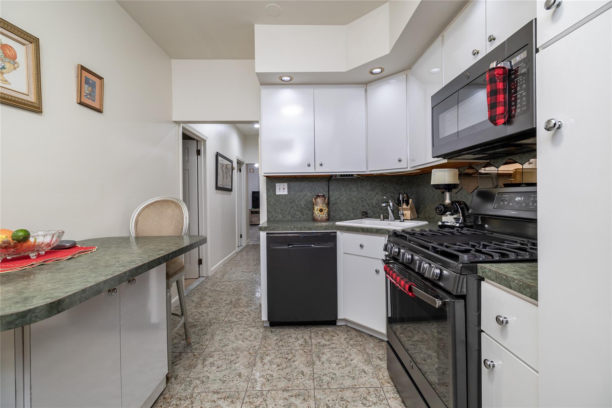 #2 photo, 126-17 101 Avenue, クイーンズ区 Richmond Hill , NY 11419