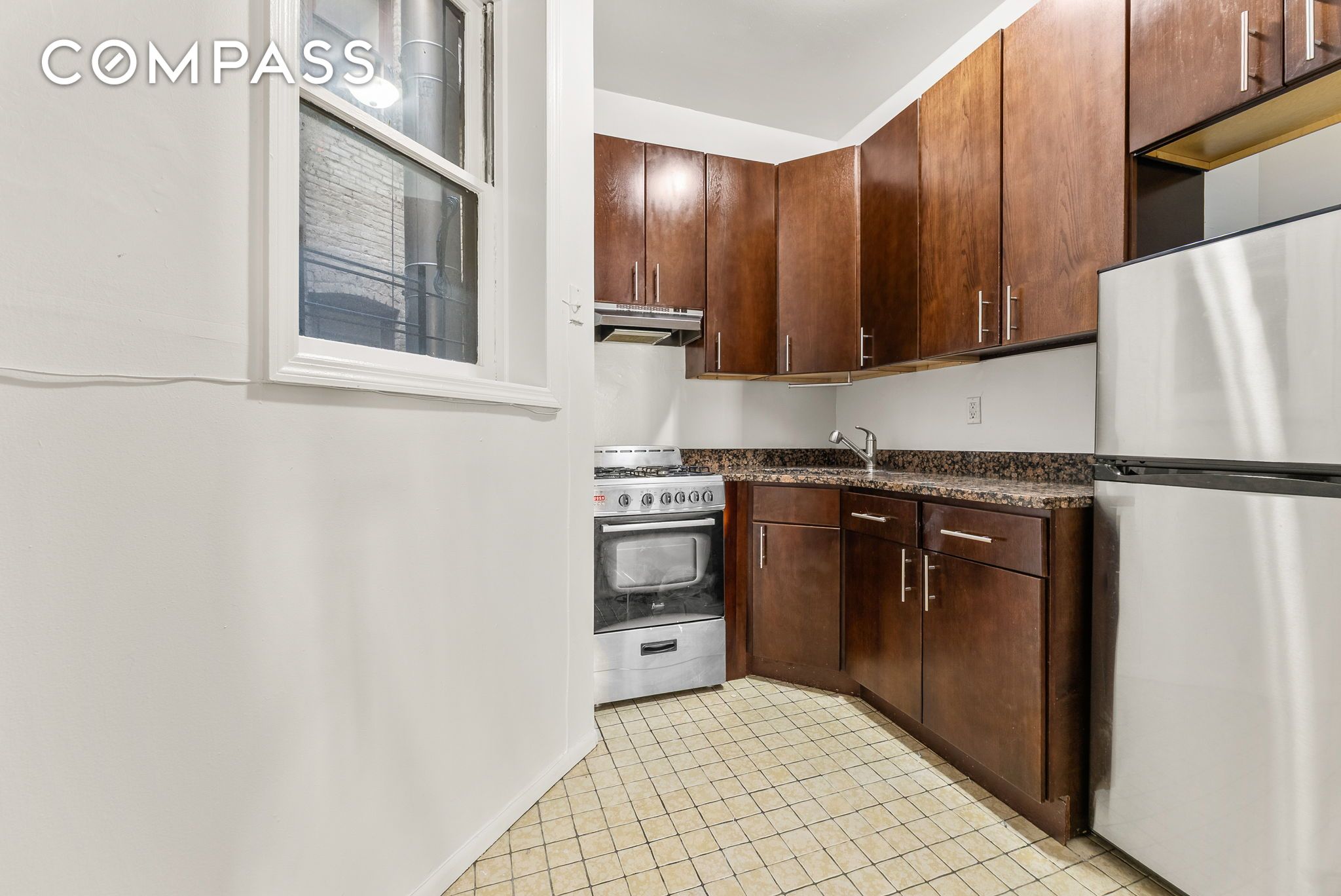 #4 photo, 331 E 92nd Street, マンハッタン Upper East Side , NY 10128