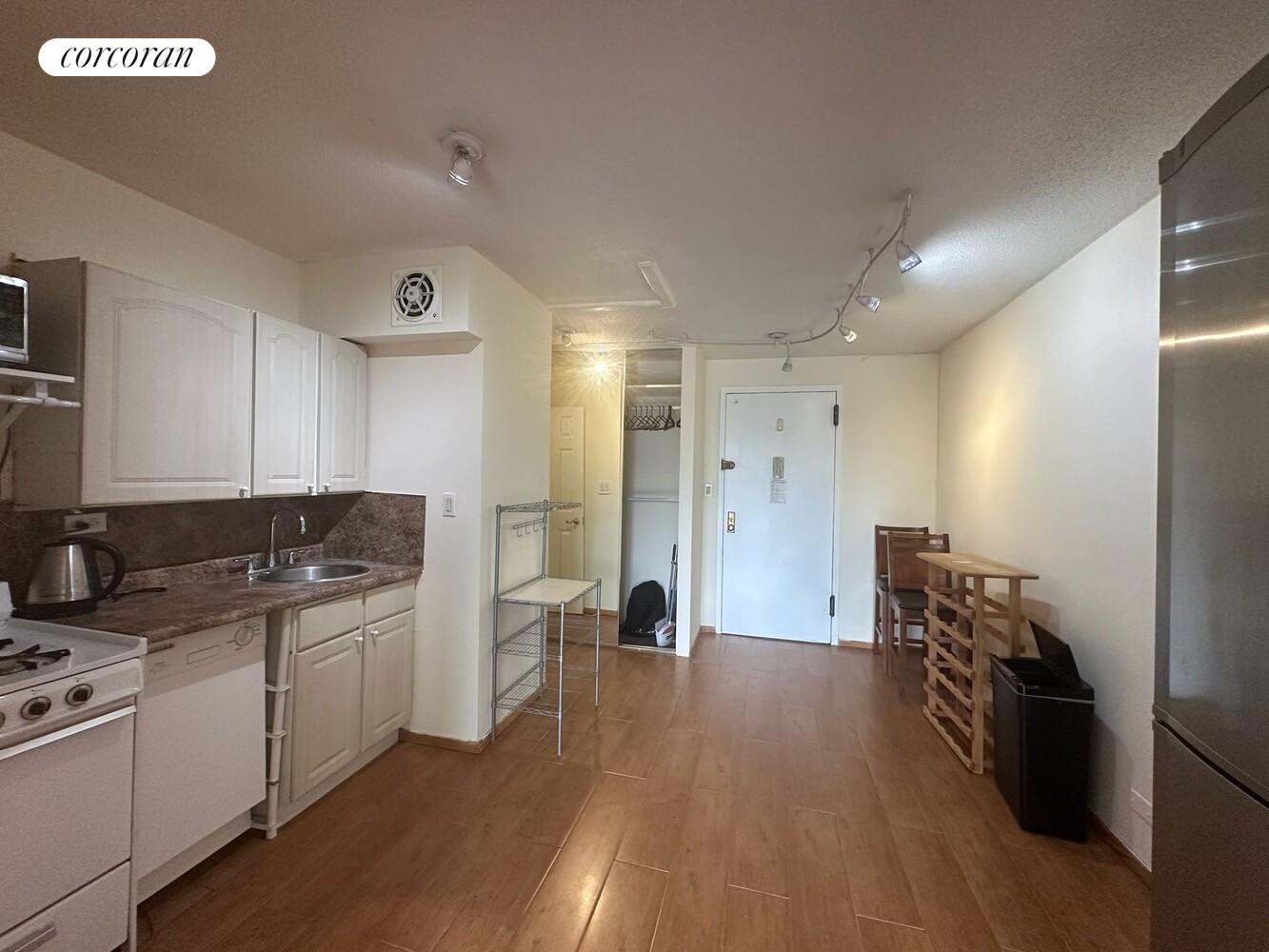 #11 photo, 150-38 UNION Turnpike, クイーンズ区 Kew Gardens Hills , NY 11367