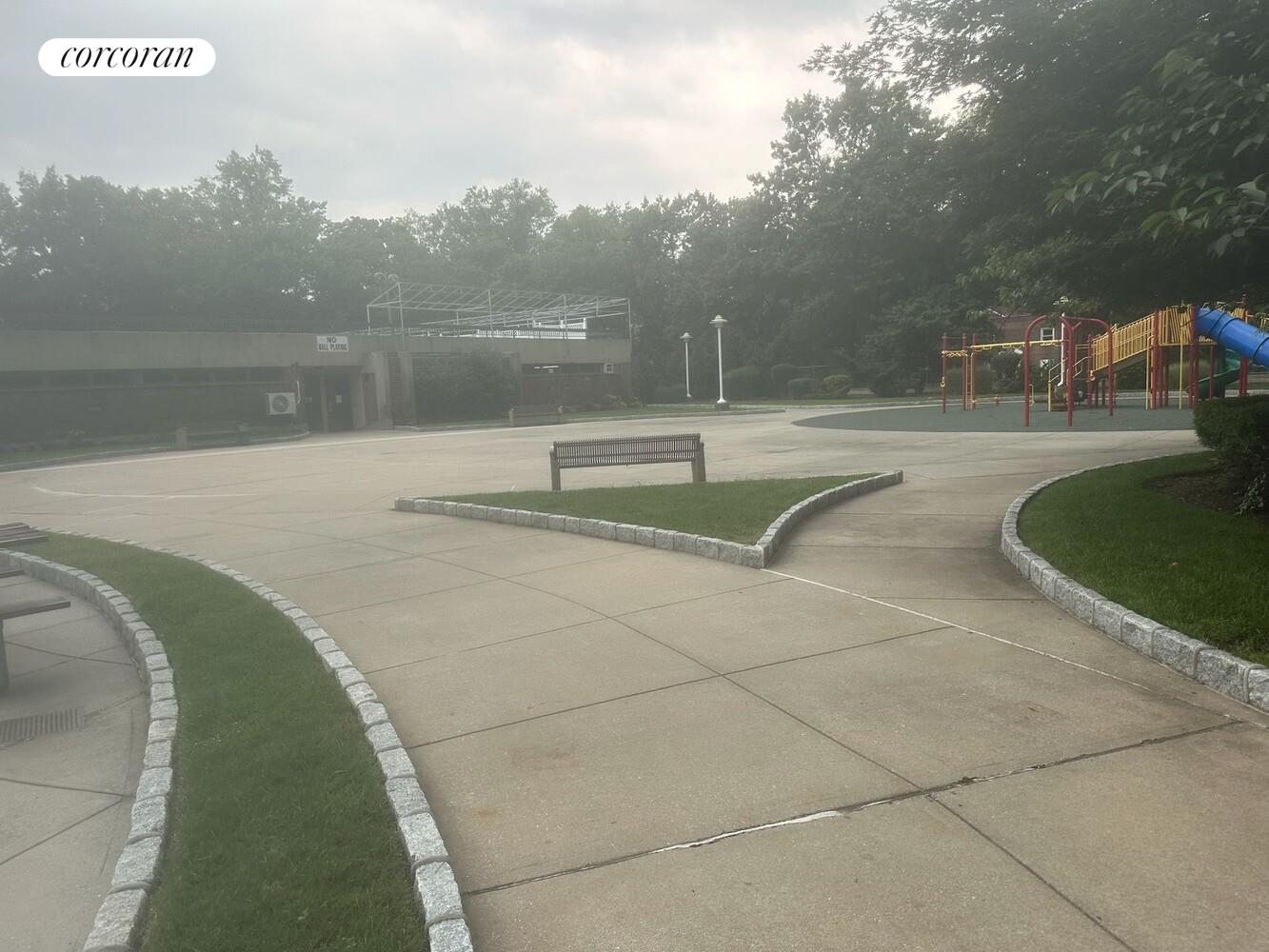 #12 photo, 150-38 UNION Turnpike, クイーンズ区 Kew Gardens Hills , NY 11367