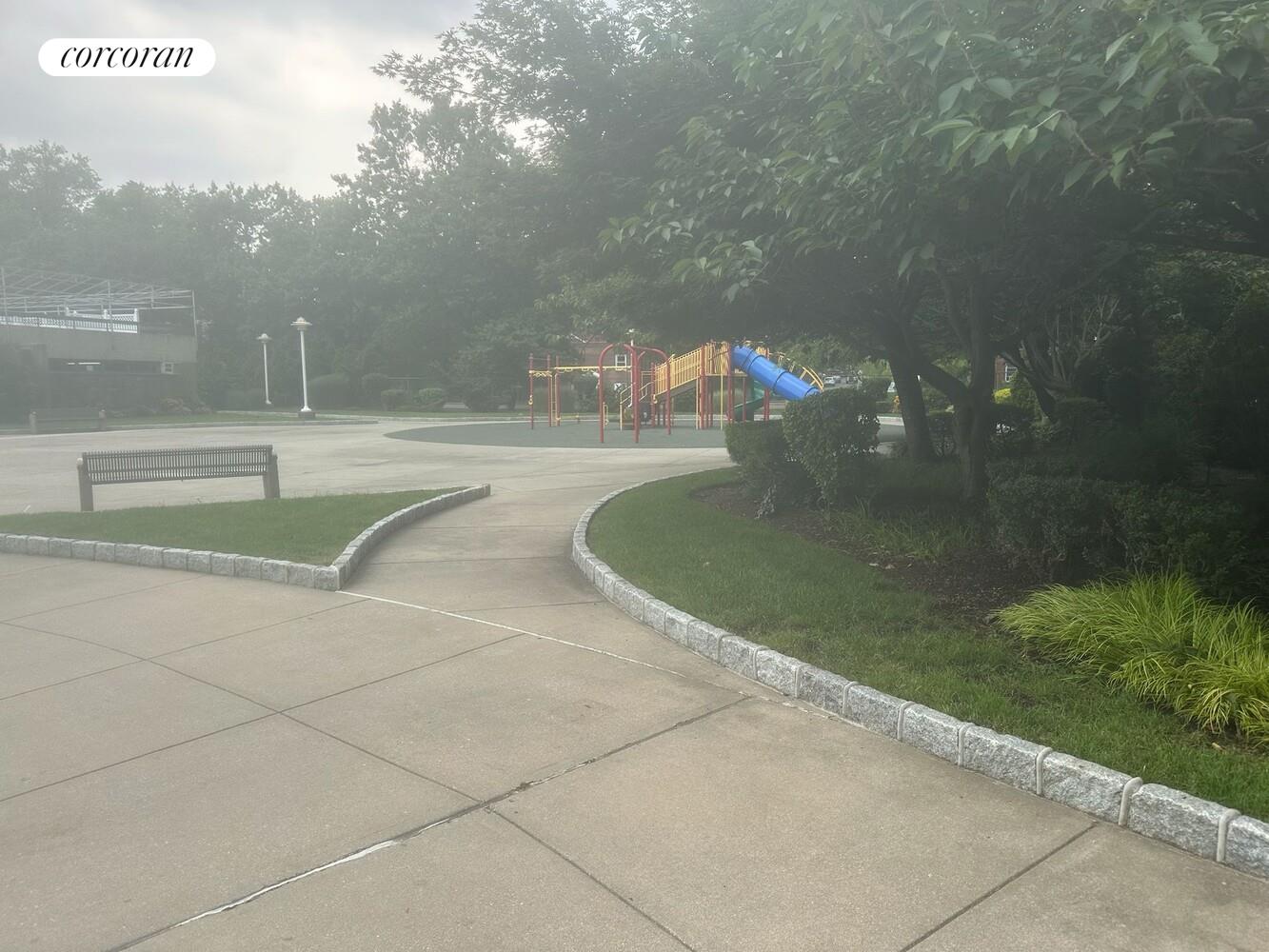 #13 photo, 150-38 UNION Turnpike, クイーンズ区 Kew Gardens Hills , NY 11367