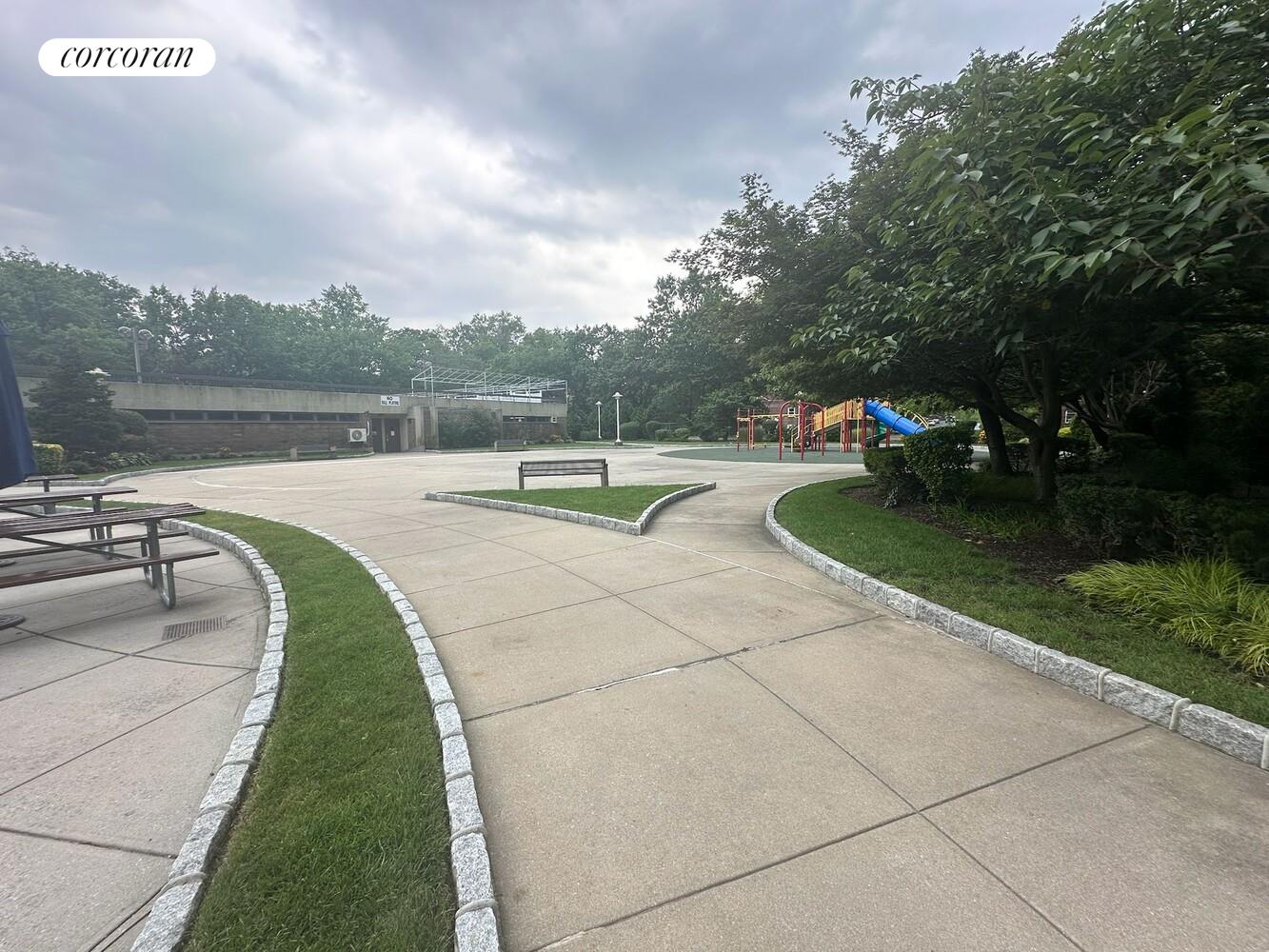 #15 photo, 150-38 UNION Turnpike, クイーンズ区 Kew Gardens Hills , NY 11367