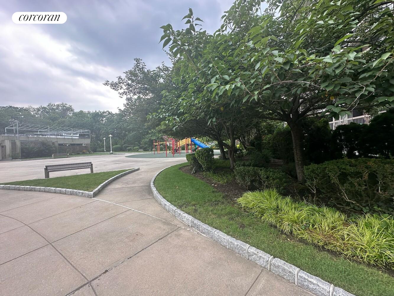 #16 photo, 150-38 UNION Turnpike, クイーンズ区 Kew Gardens Hills , NY 11367