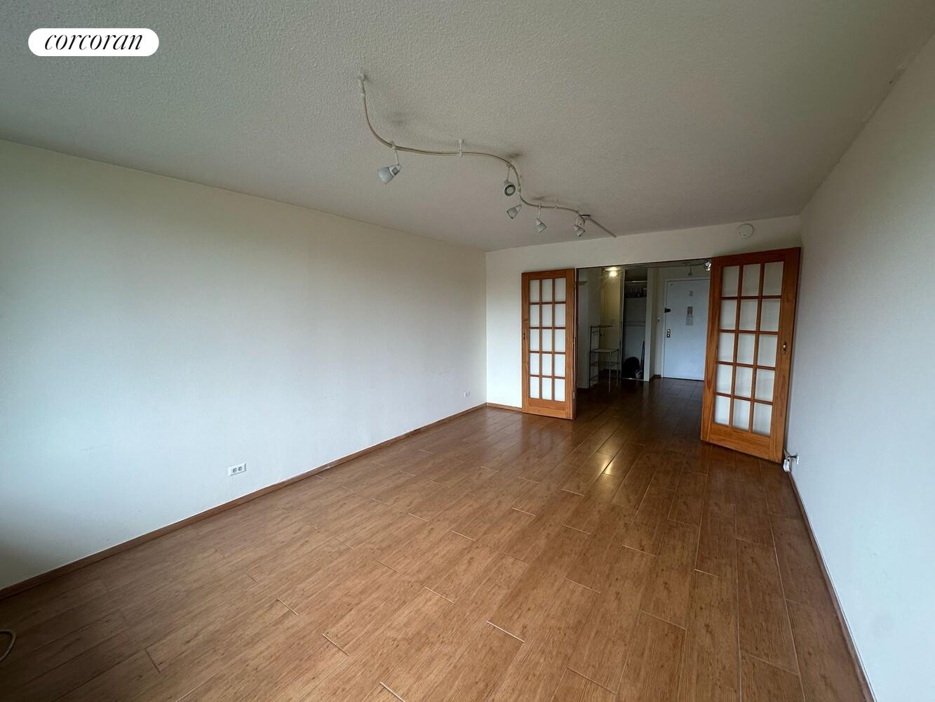 #6 photo, 150-38 UNION Turnpike, クイーンズ区 Kew Gardens Hills , NY 11367