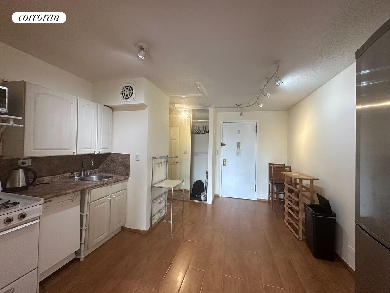 #8 photo, 150-38 UNION Turnpike, クイーンズ区 Kew Gardens Hills , NY 11367