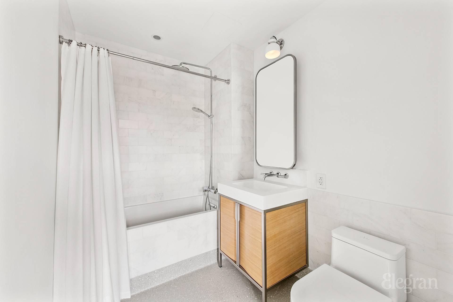 #13 photo, 214 W 72nd Street, マンハッタン Upper West Side , NY 10023