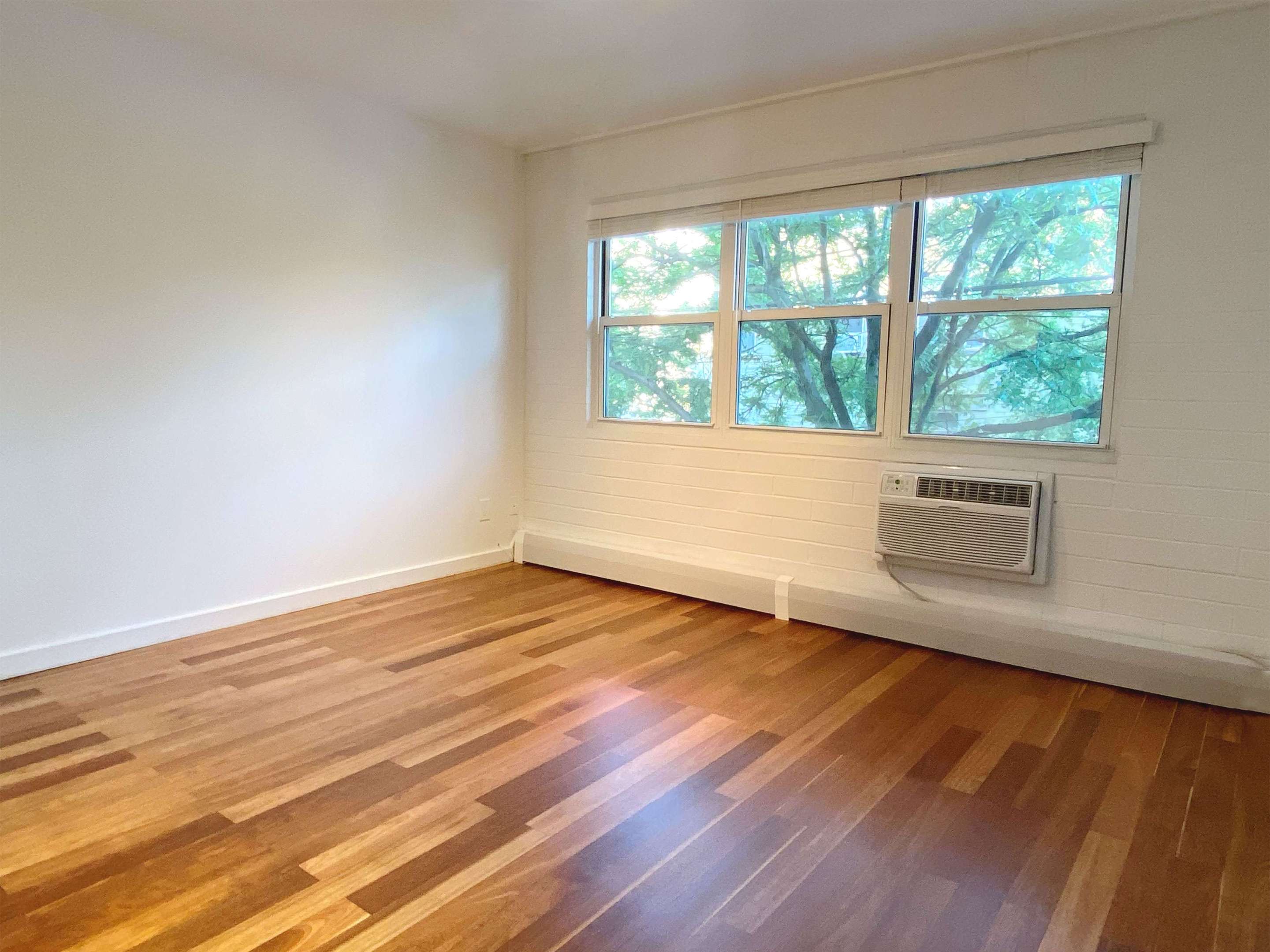 #4 photo, 61 Herbert Street, East Williamsburg , NY 11222-5035