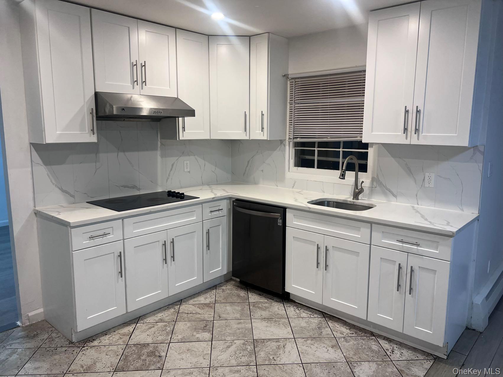 #1 photo, 43 Seville Lane, サフォーク郡 Stony Brook , NY 11790