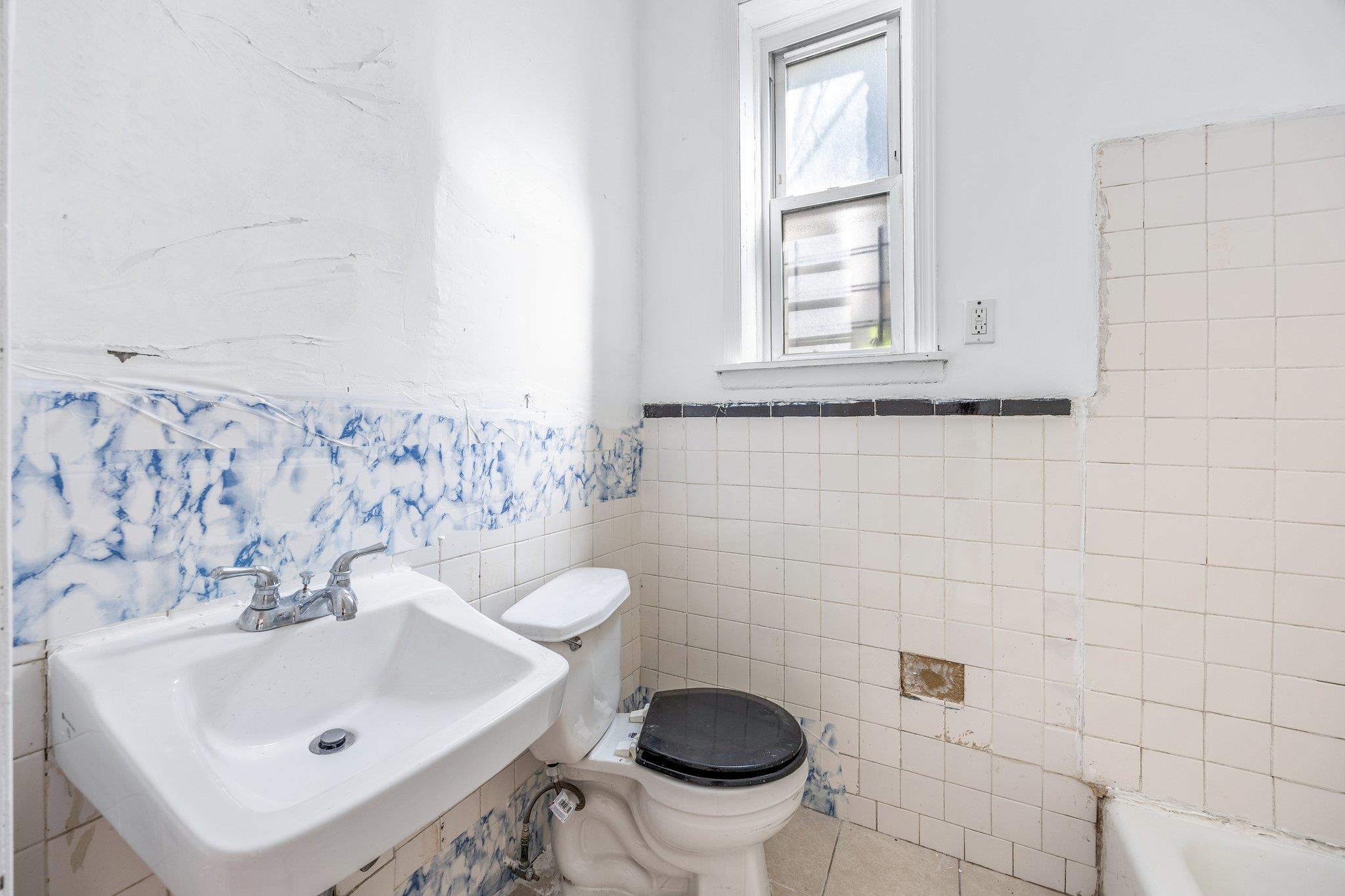 #16 photo, 657 Knickerbocker Avenue, Brooklyn , NY 11221