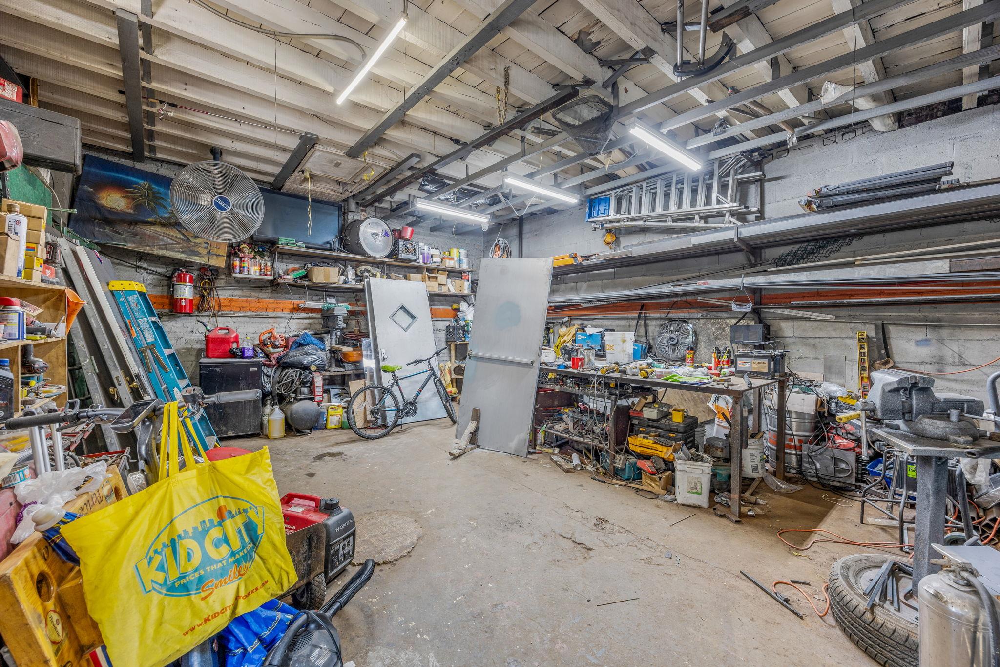 #17 photo, 657 Knickerbocker Avenue, Brooklyn , NY 11221