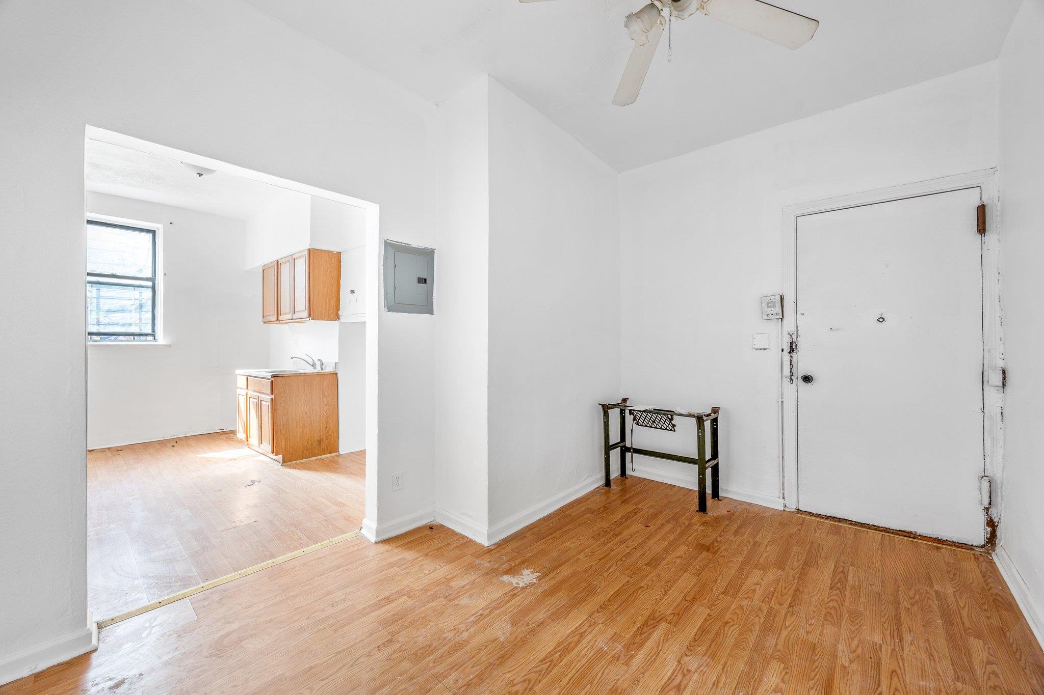 #7 photo, 657 Knickerbocker Avenue, Brooklyn , NY 11221