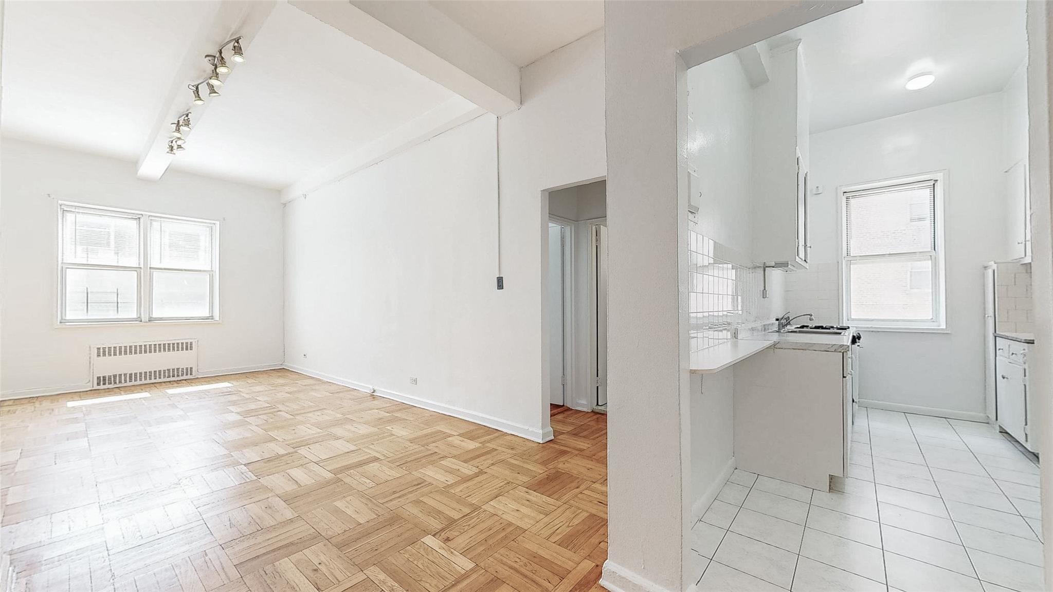 #1 photo, 67-30 Clyde St, クイーンズ区 Forest Hills , NY 11375