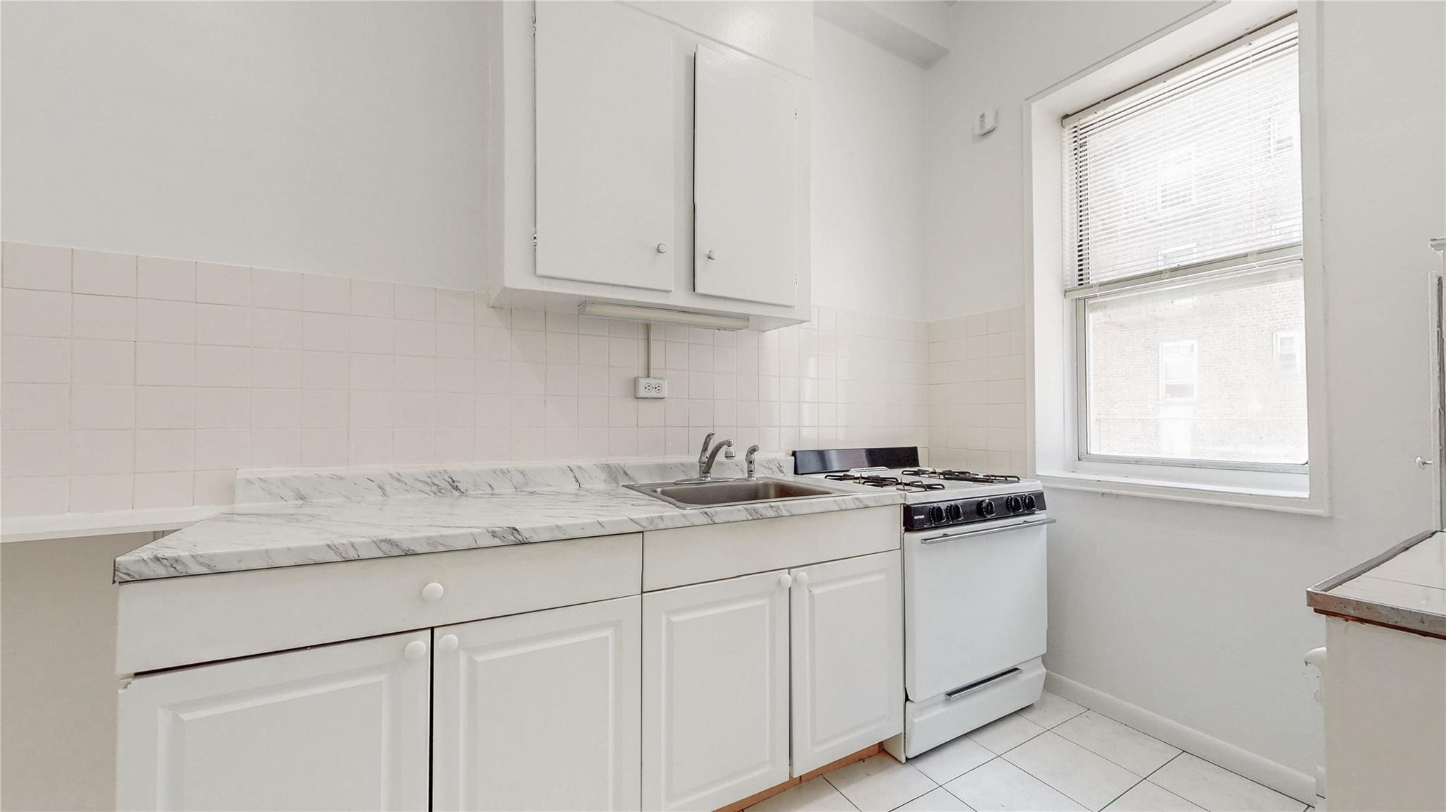 #10 photo, 67-30 Clyde St, クイーンズ区 Forest Hills , NY 11375