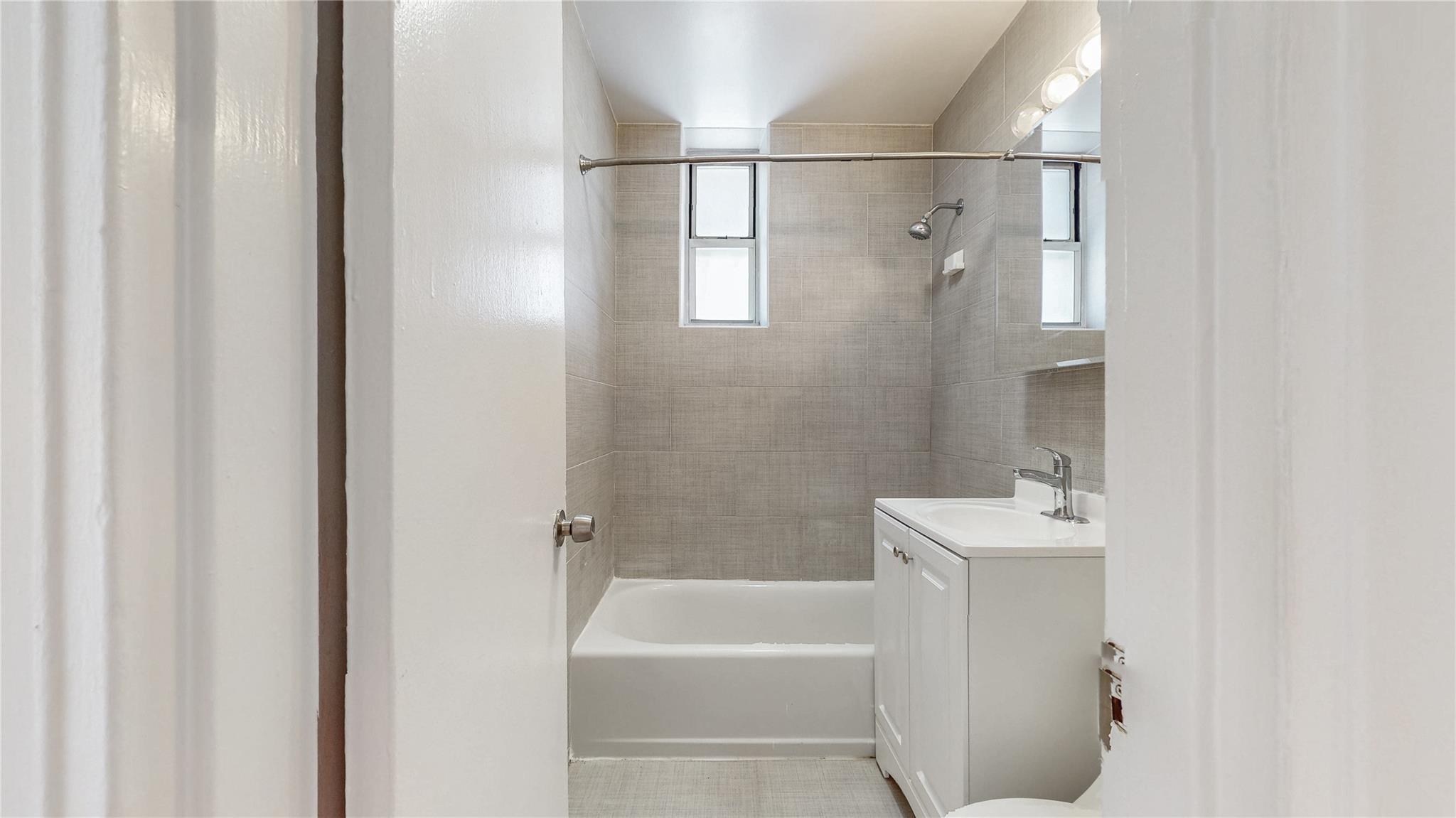 #12 photo, 67-30 Clyde St, クイーンズ区 Forest Hills , NY 11375