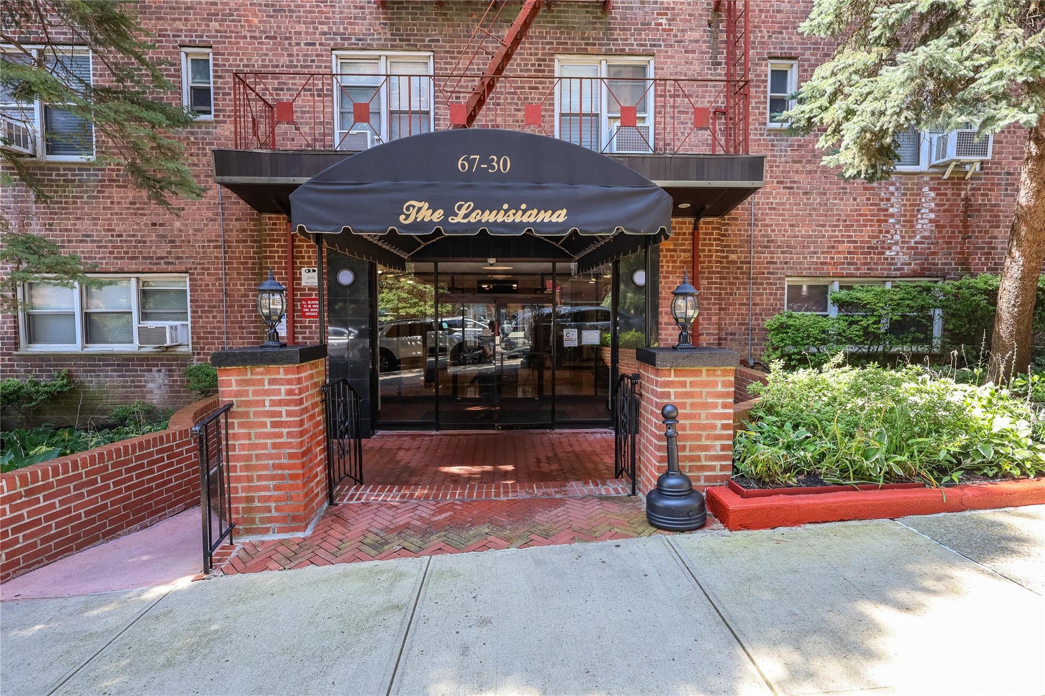 #14 photo, 67-30 Clyde St, クイーンズ区 Forest Hills , NY 11375