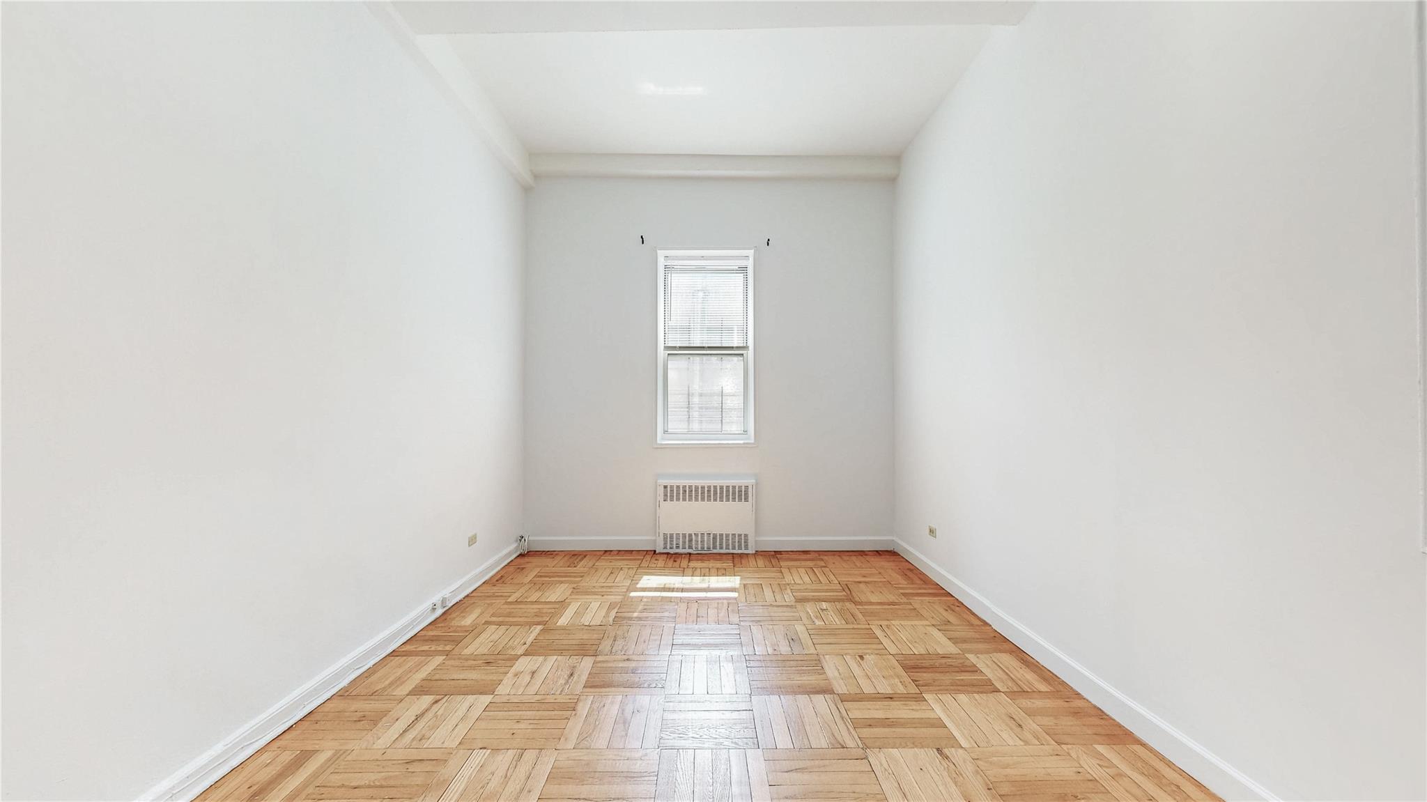 #6 photo, 67-30 Clyde St, クイーンズ区 Forest Hills , NY 11375