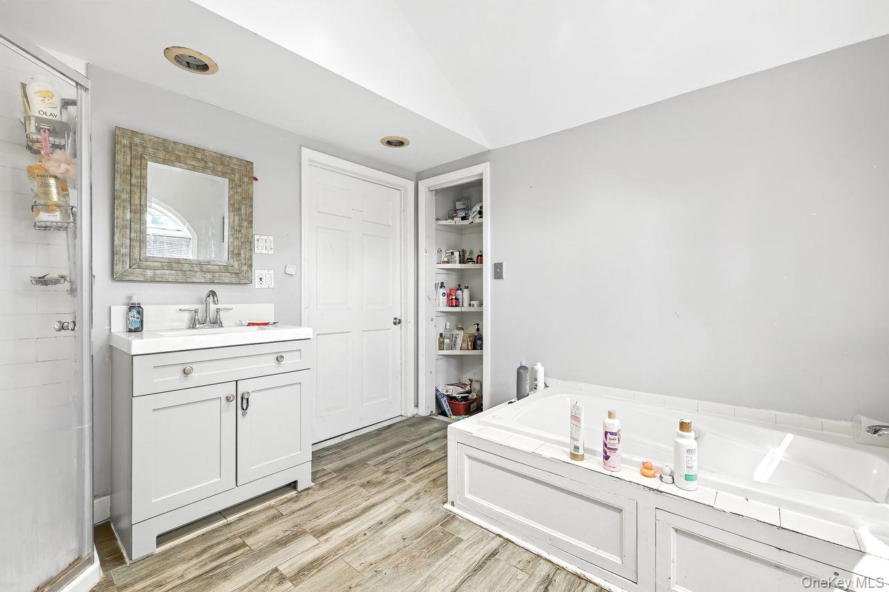 #13 photo, 5 Dillon Road, Larchmont , NY 10538