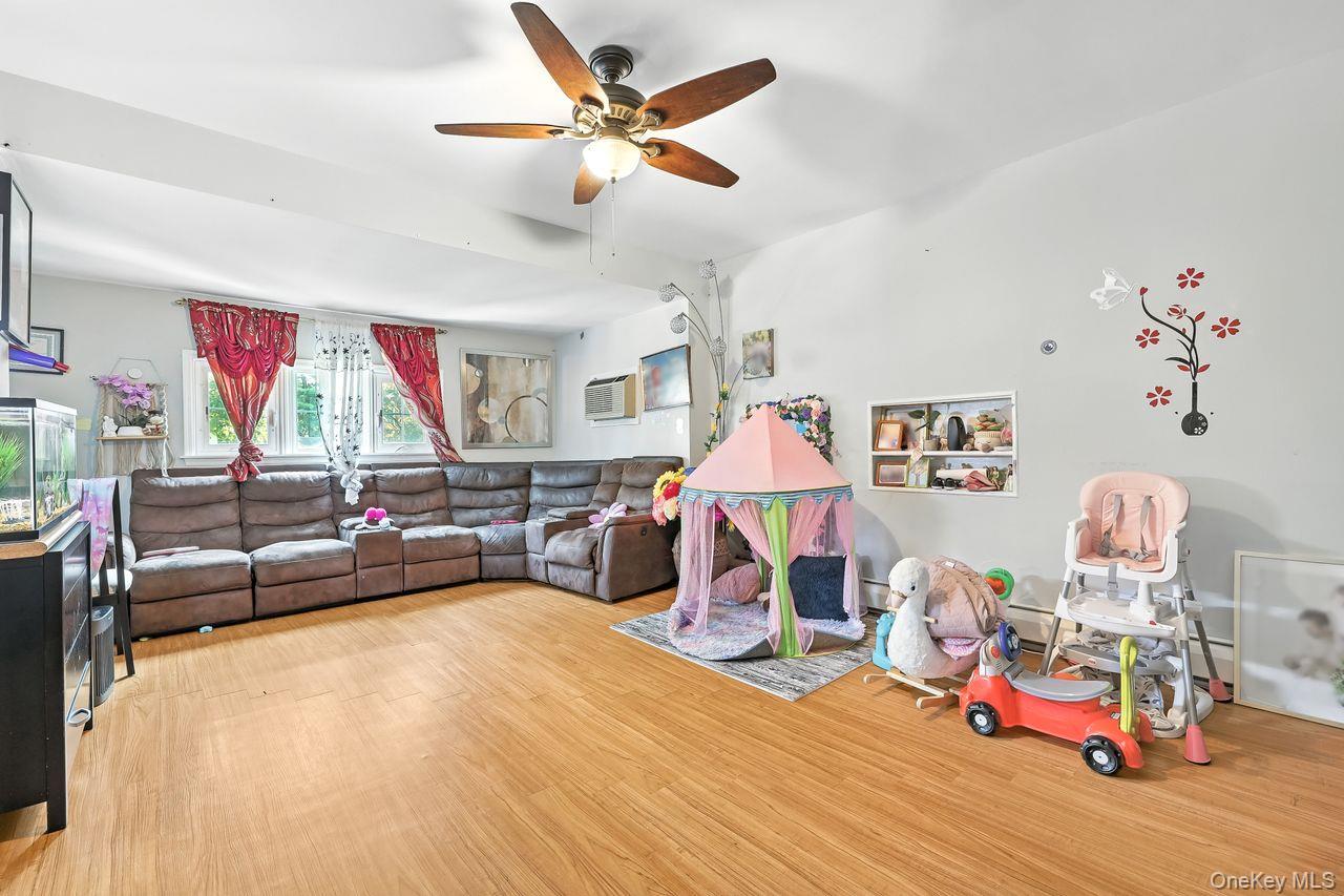 #4 photo, 5 Dillon Road, Larchmont , NY 10538