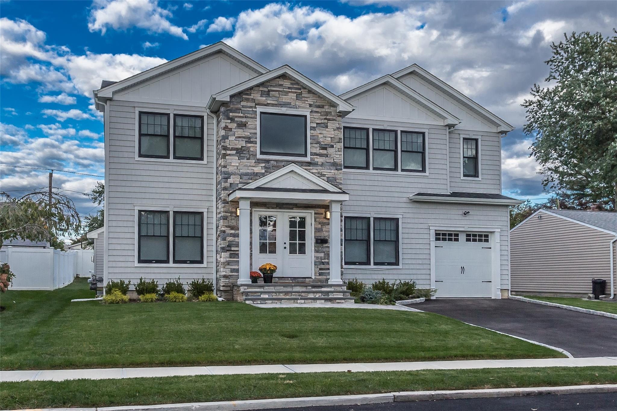 #1 photo, 23 Belmont Circle, Syosset , NY 11791