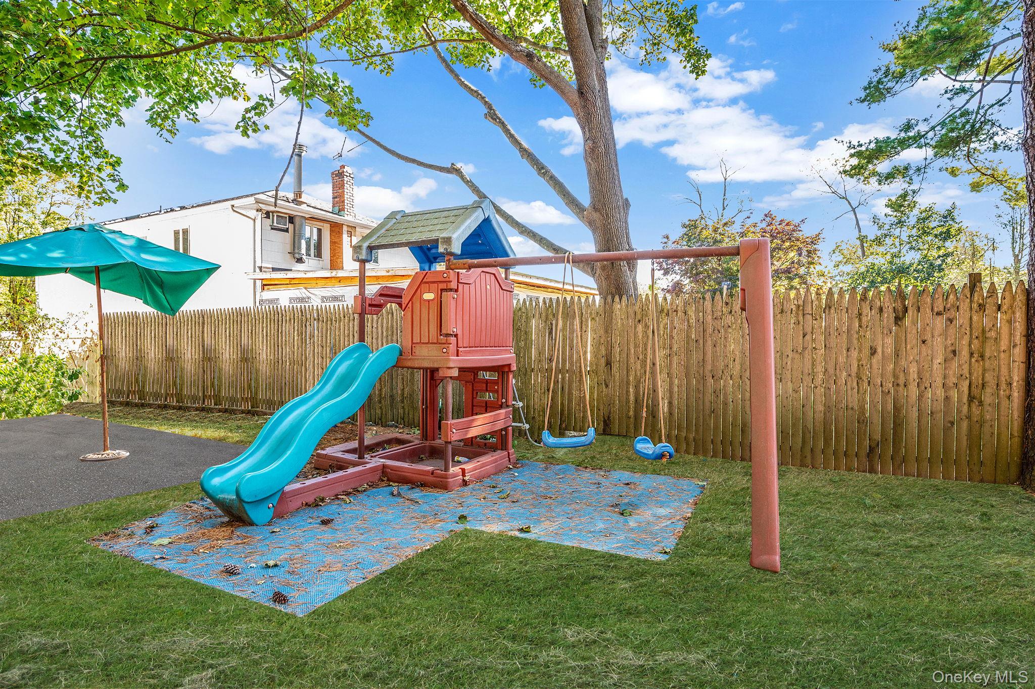 #10 photo, 8 Willoughby Street, Brentwood , NY 11717