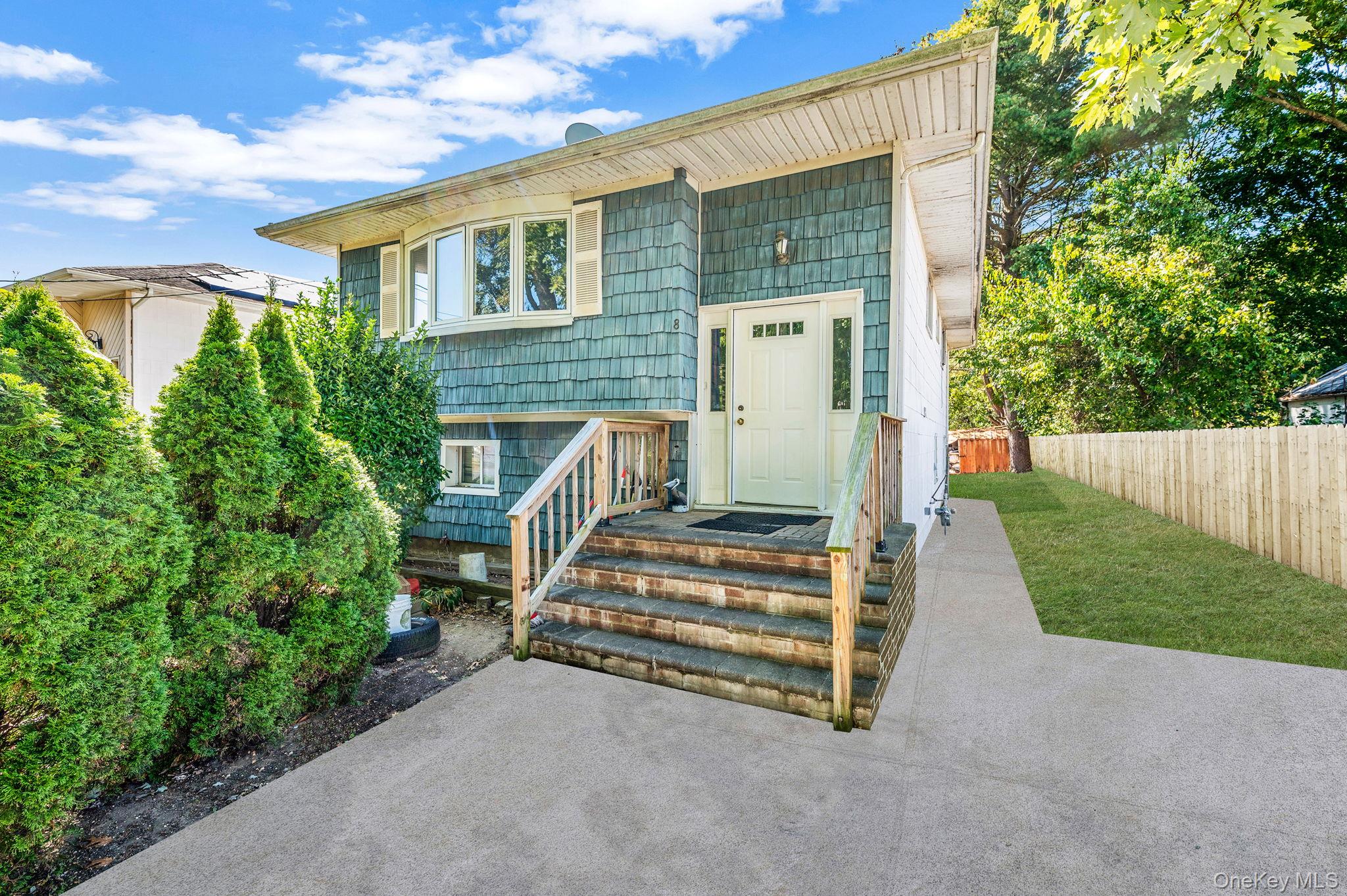 #2 photo, 8 Willoughby Street, Brentwood , NY 11717